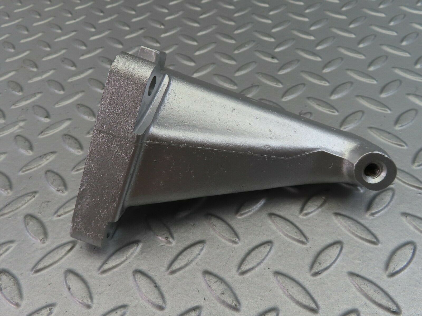 7751 Mercedes-Benz S123 230TE Wagon Engine Mount Bracket Right Side 1022230304