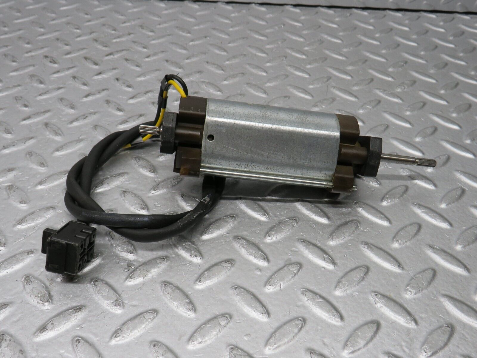 36847 Mercedes-Benz R129 300SL-24 Front Left Seat Adjustment Motor Bosch 1298205542 0130008032