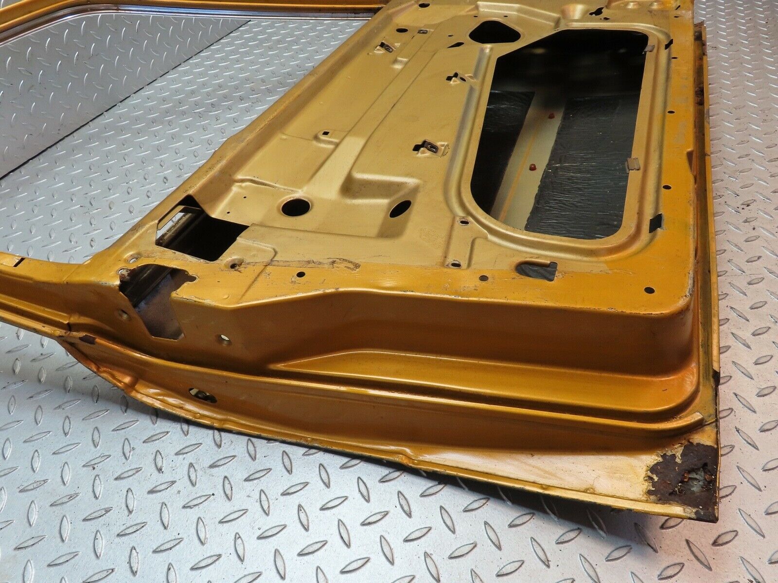 18810 Mercedes-Benz W116 Front Left Door