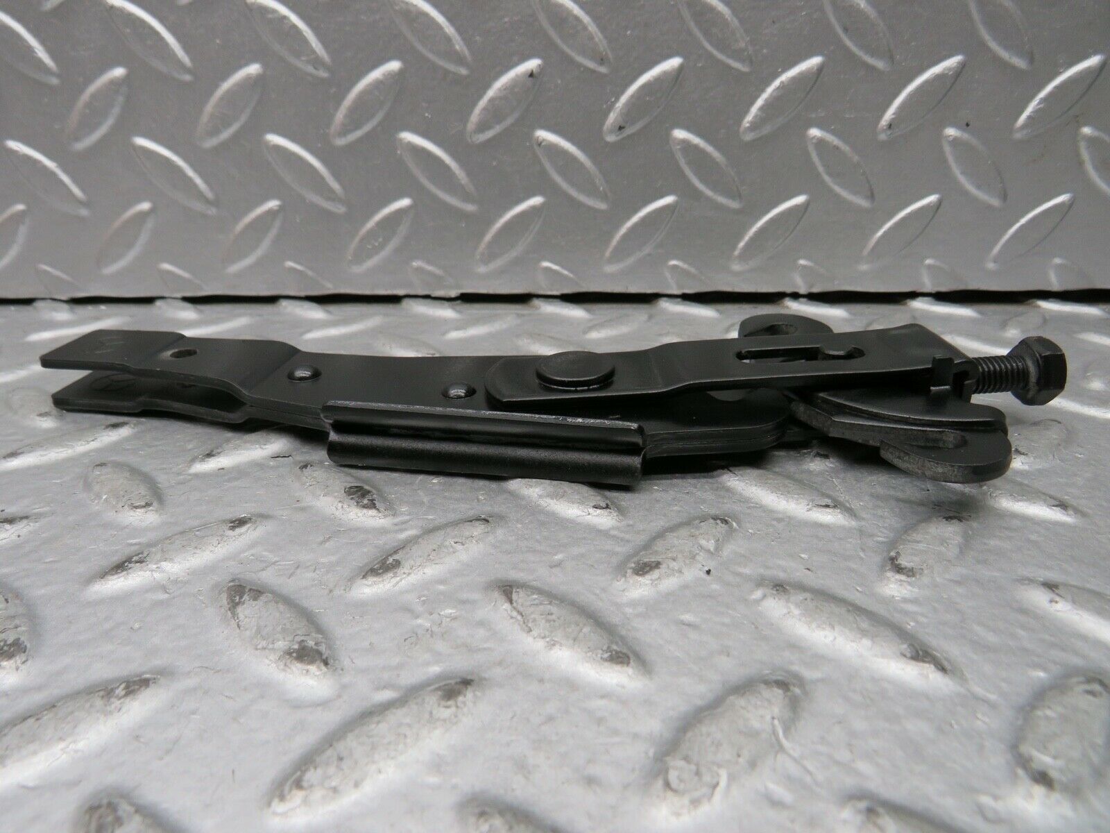 21788 Mercedes-Benz W126 300SE Handbrake Regulator