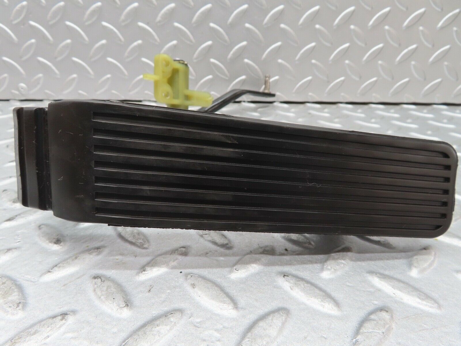 17225 Mercedes-Benz R129 300SL Coupe Accelerator Pedal With Linkage