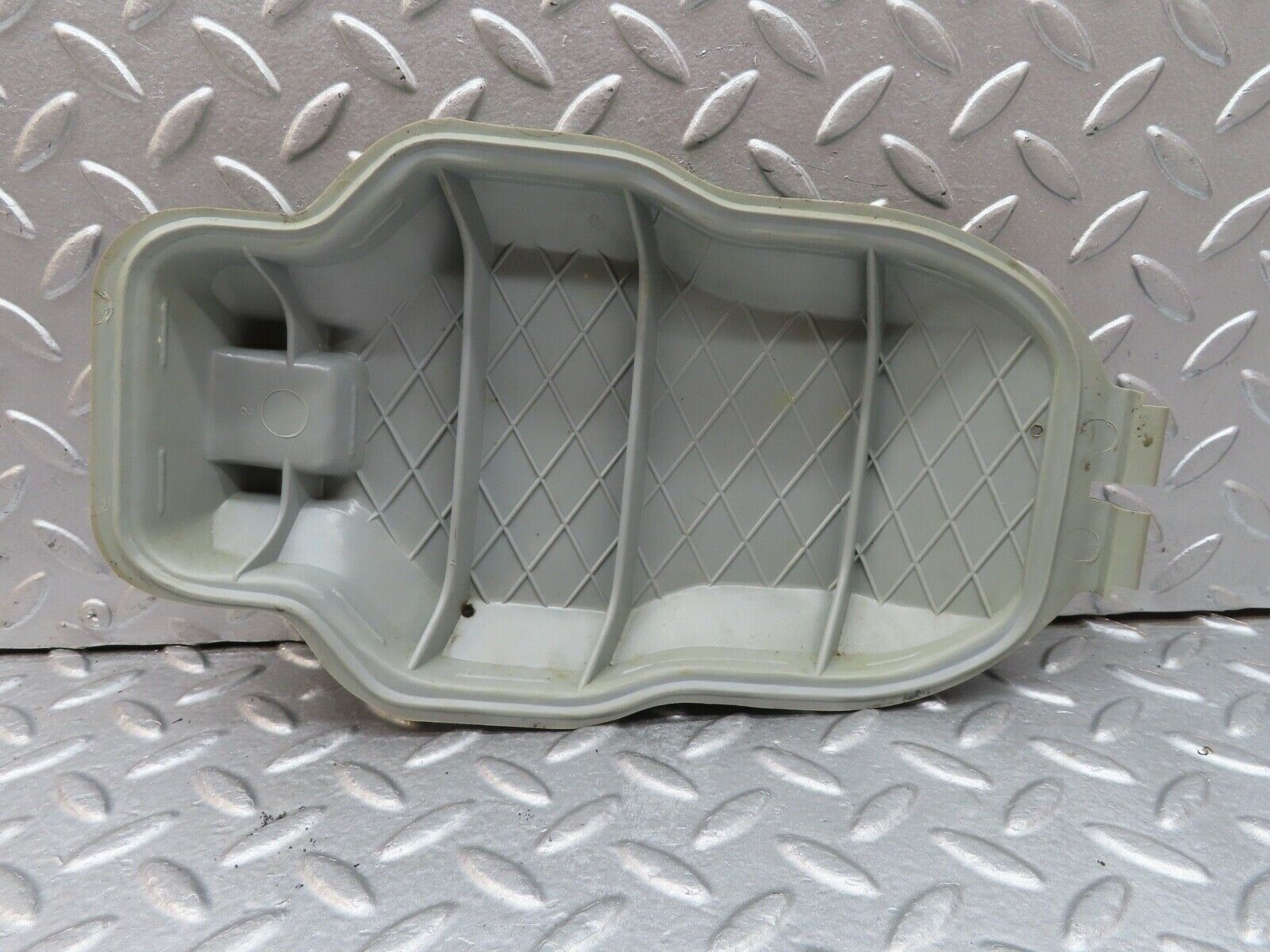 18109 Mercedes-Benz W123 200 Headlight Cover