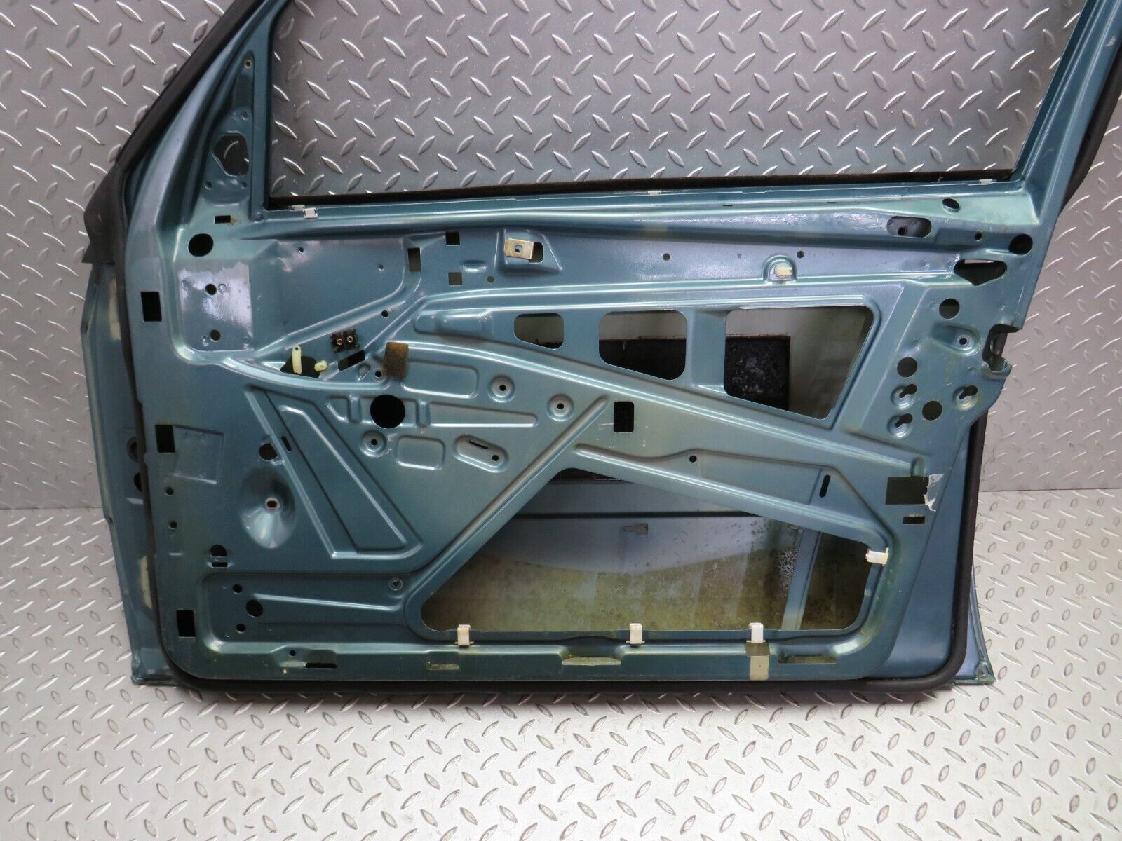 30825 Mercedes-Benz W201 190E 2.0L Front Right Door