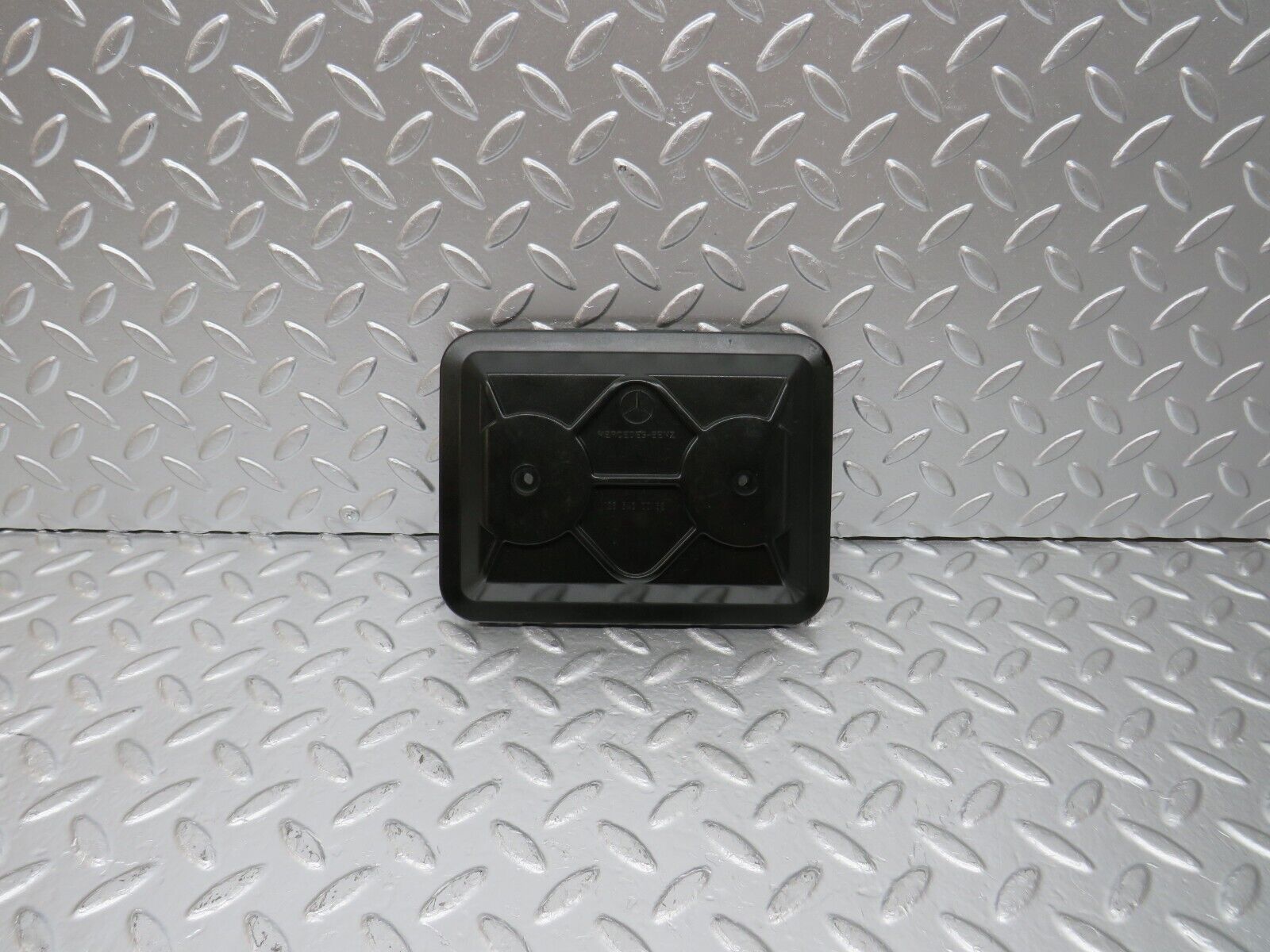 25582 Mercedes-Benz W123 200 Fuse Box Cover Lid 1235400082