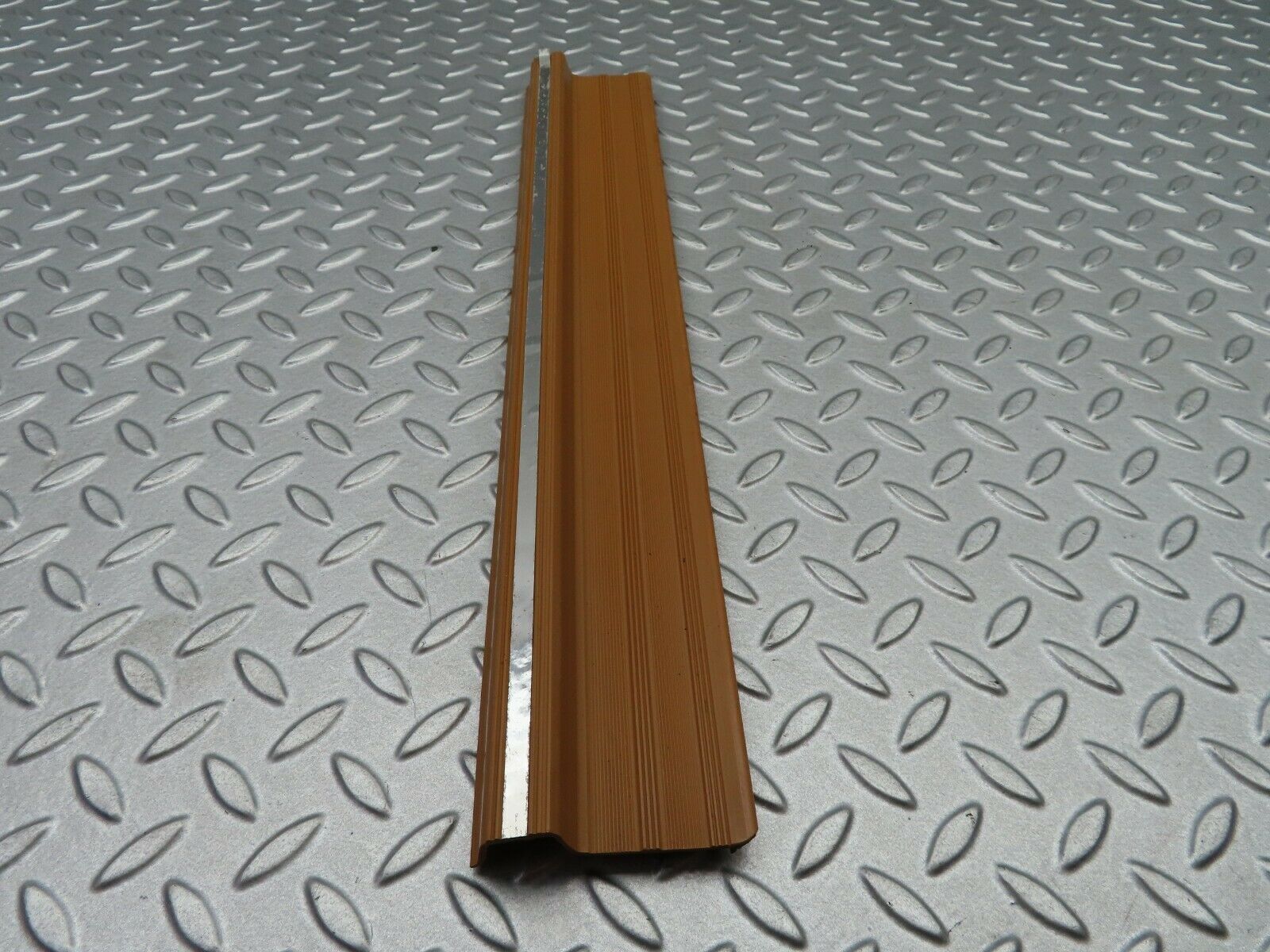 5664 Mercedes-Benz W123 200 Rear Right Door Sill