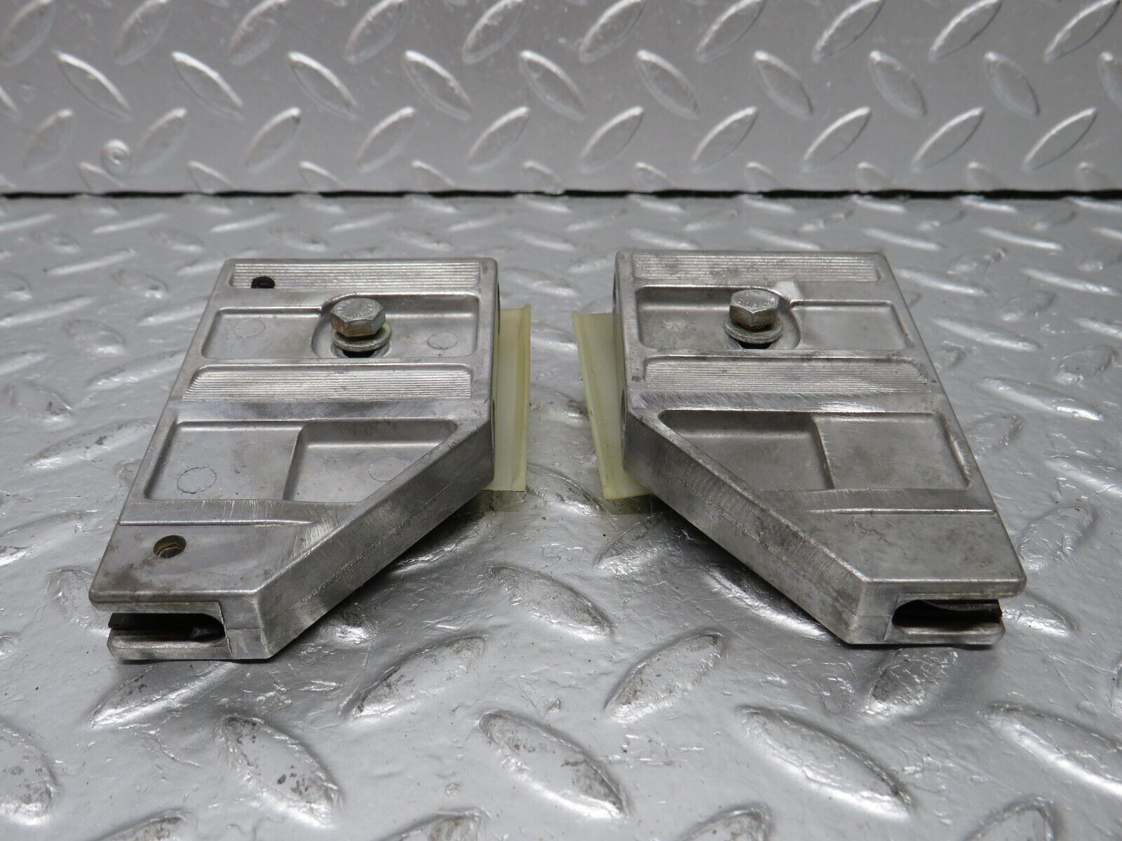 34390 Mercedes-Benz C126 380SEC Coupe Door Window Guide Bracket Pair