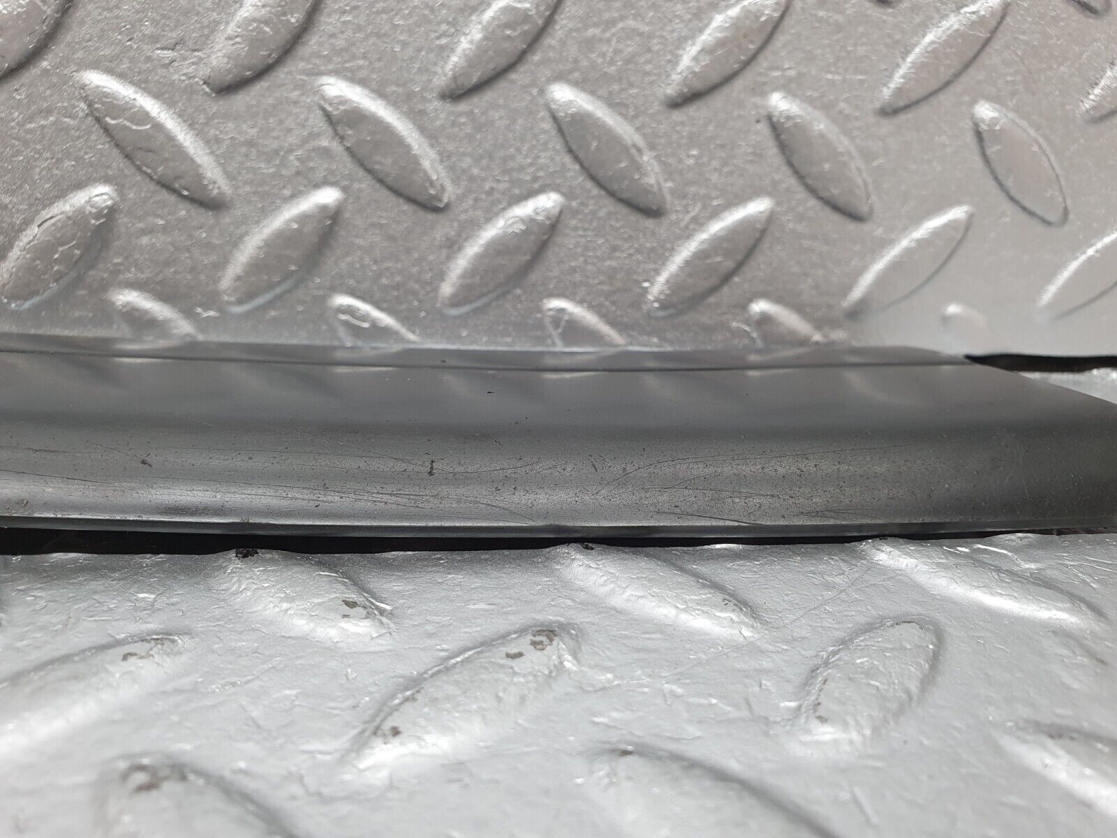 41424 Mercedes-Benz W124 200E Front Left Fender Wing Lower Moulding Trim