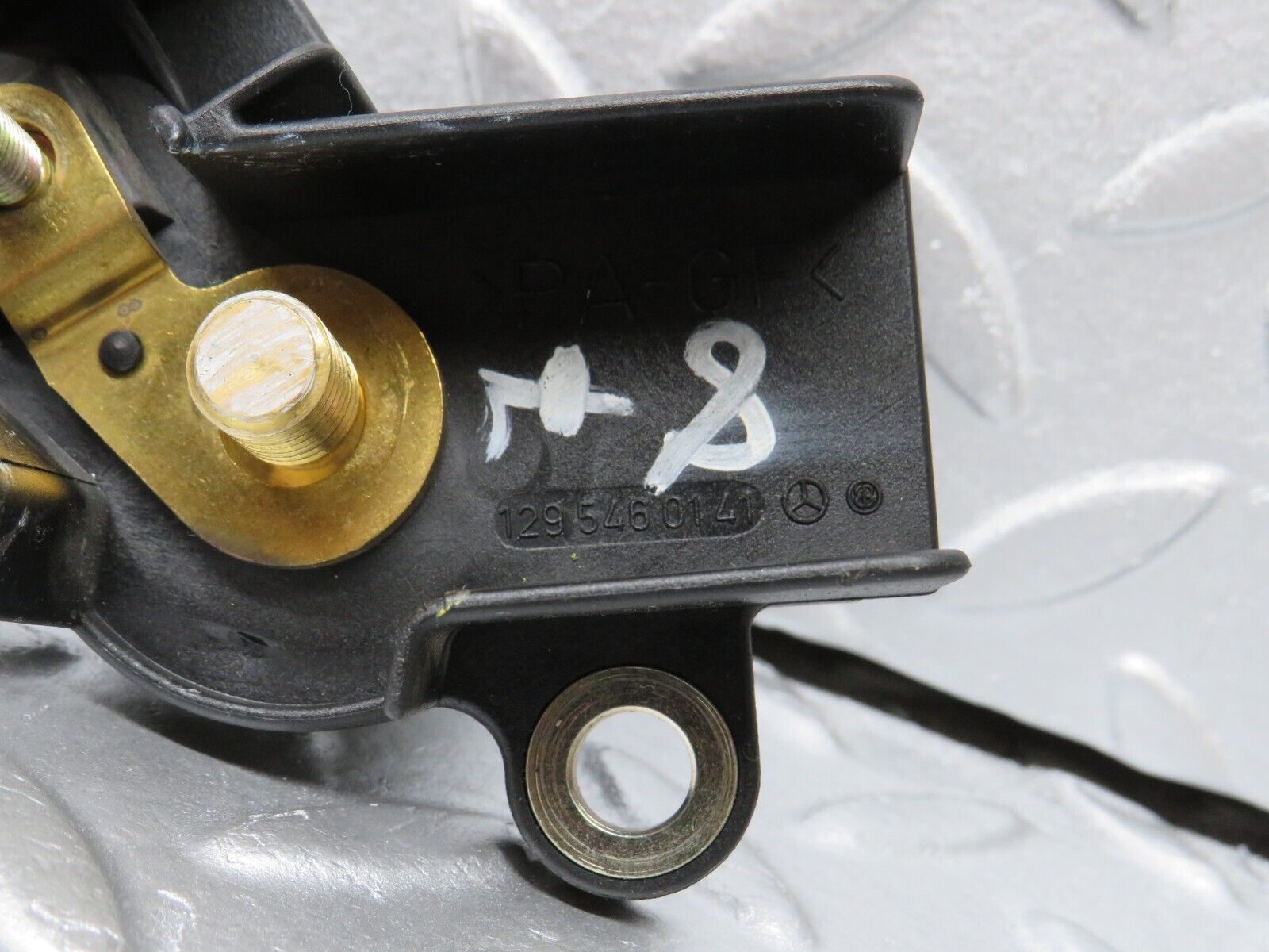 39488 Mercedes-Benz R129 320SL Coupe Positive Battery Cable Connector 1295460141