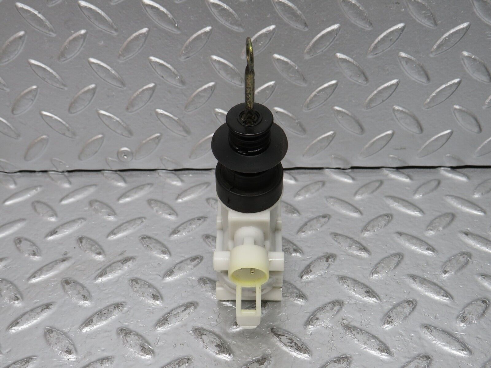 31637 Mercedes-Benz W201 190LE 1.8L Door Lock Vacuum Actuator Front Right