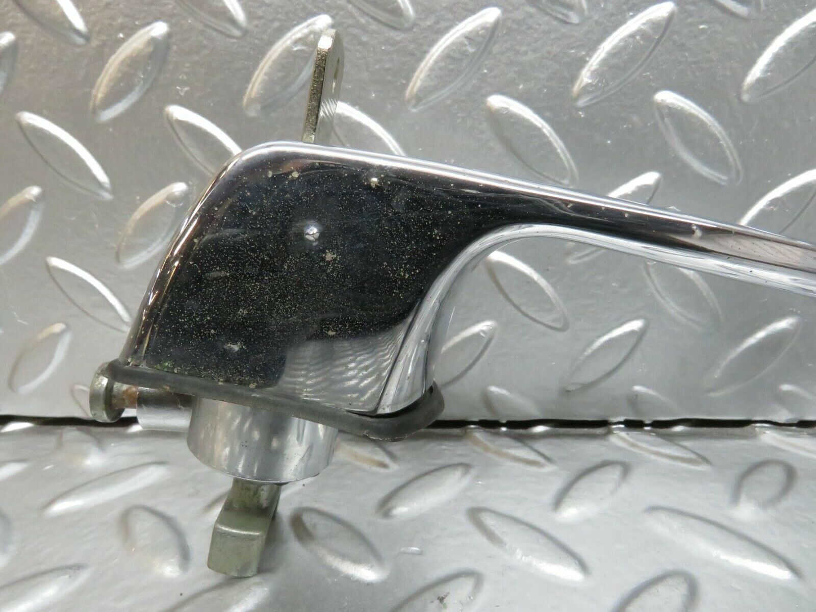 23715 Mercedes-Benz W114 280E Exterior Door Handle Front Left With Key 1157600501