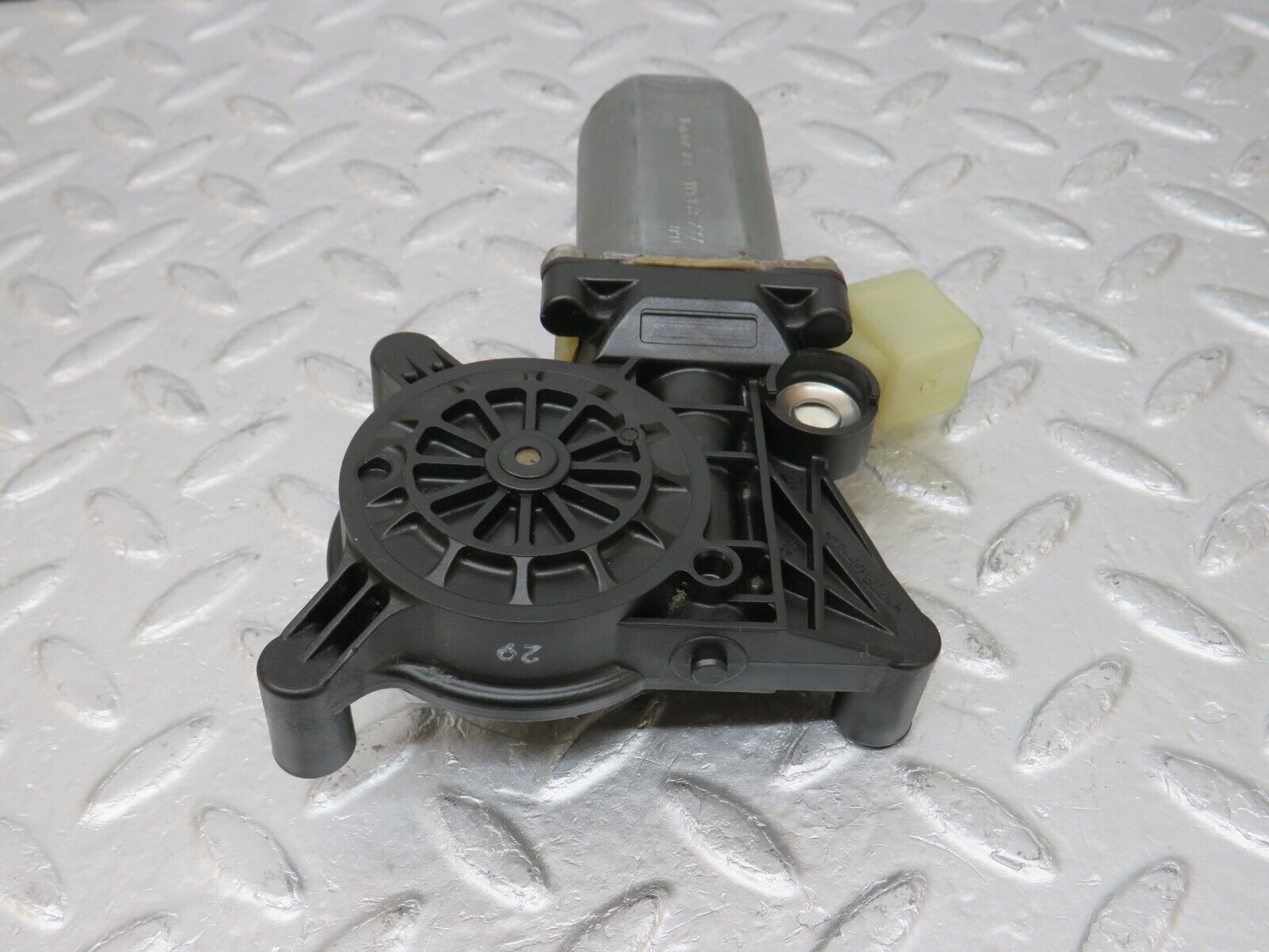 34701 Mercedes-Benz W210 320E Front Right Window Regulator Motor 0130821709