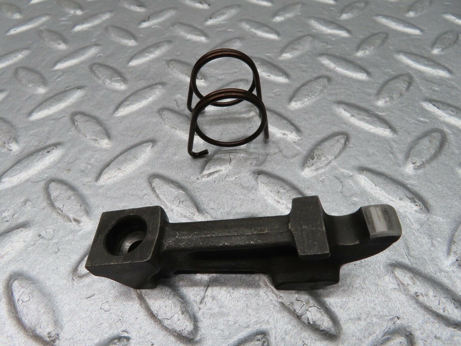 12861 Mercedes-Benz W111 220SE Valve Rocker Arm With Retaining Spring