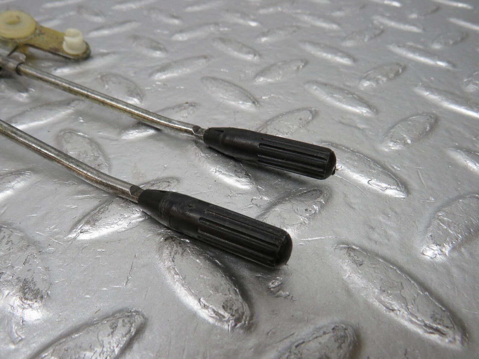 34356 Mercedes-Benz C126 380SEC Coupe Rear Door Lock Knob Pair