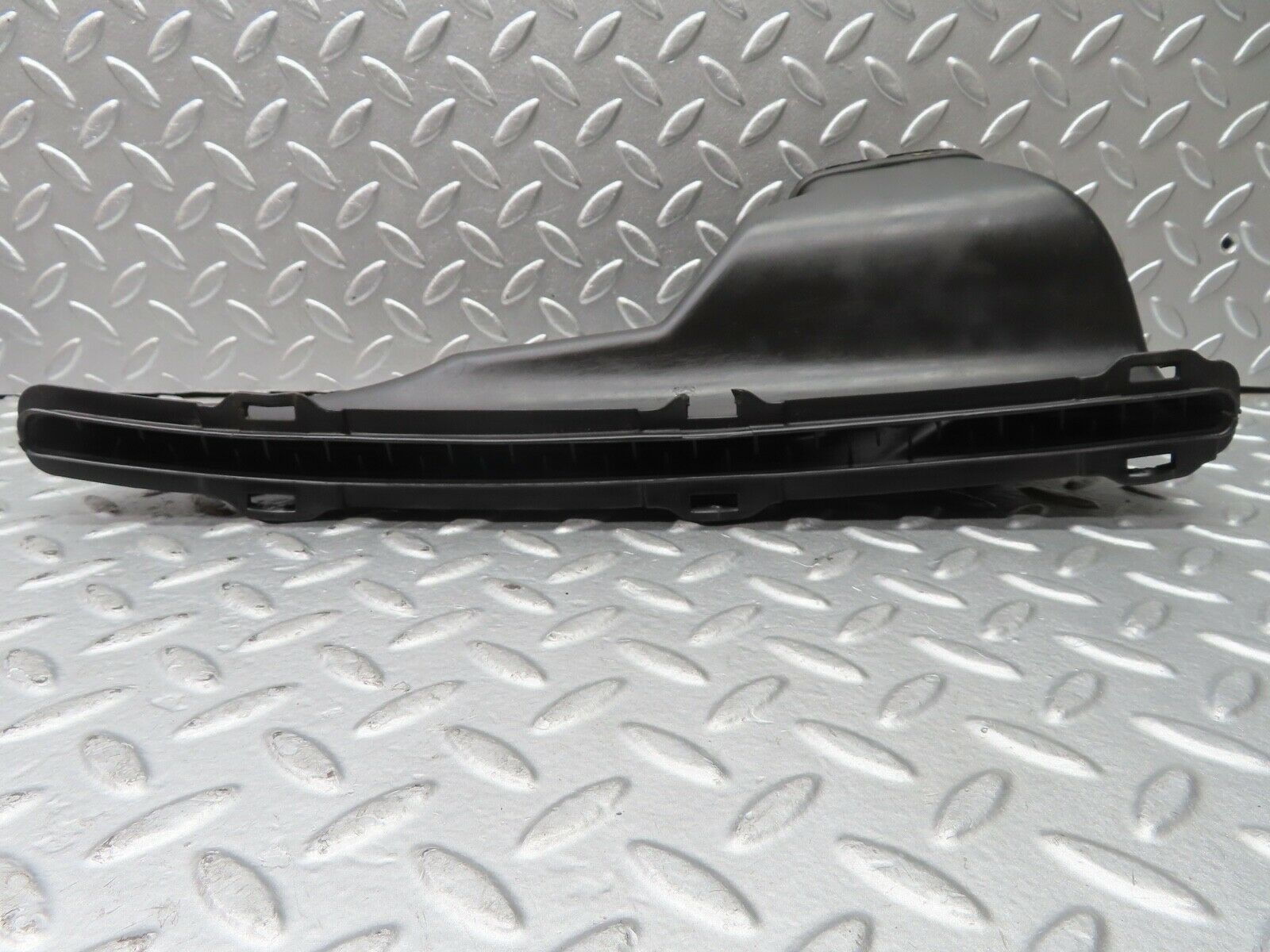 21658 Mercedes-Benz W126 300SE Dashboard Air Vent Duct Pair 1268300119