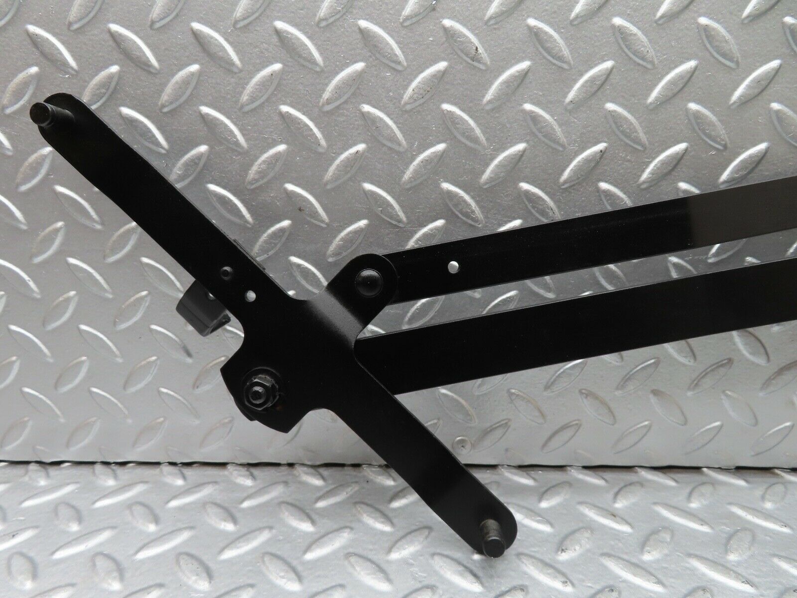 20898 Mercedes-Benz W114 250CE Coupe Front Right Manual Window Regulator