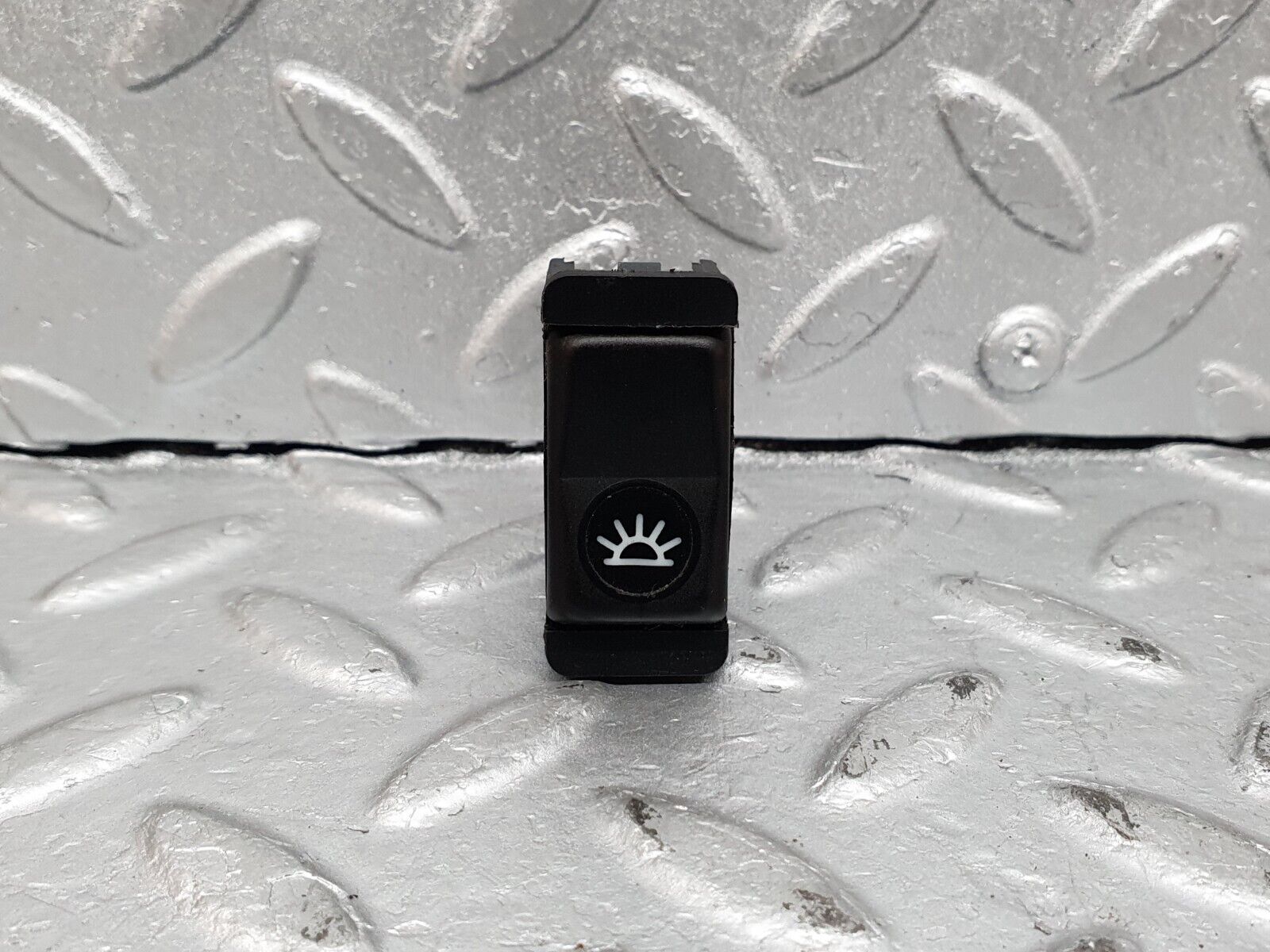 41099 Mercedes-Benz W126 300SE Interior Light Switch 0008205910