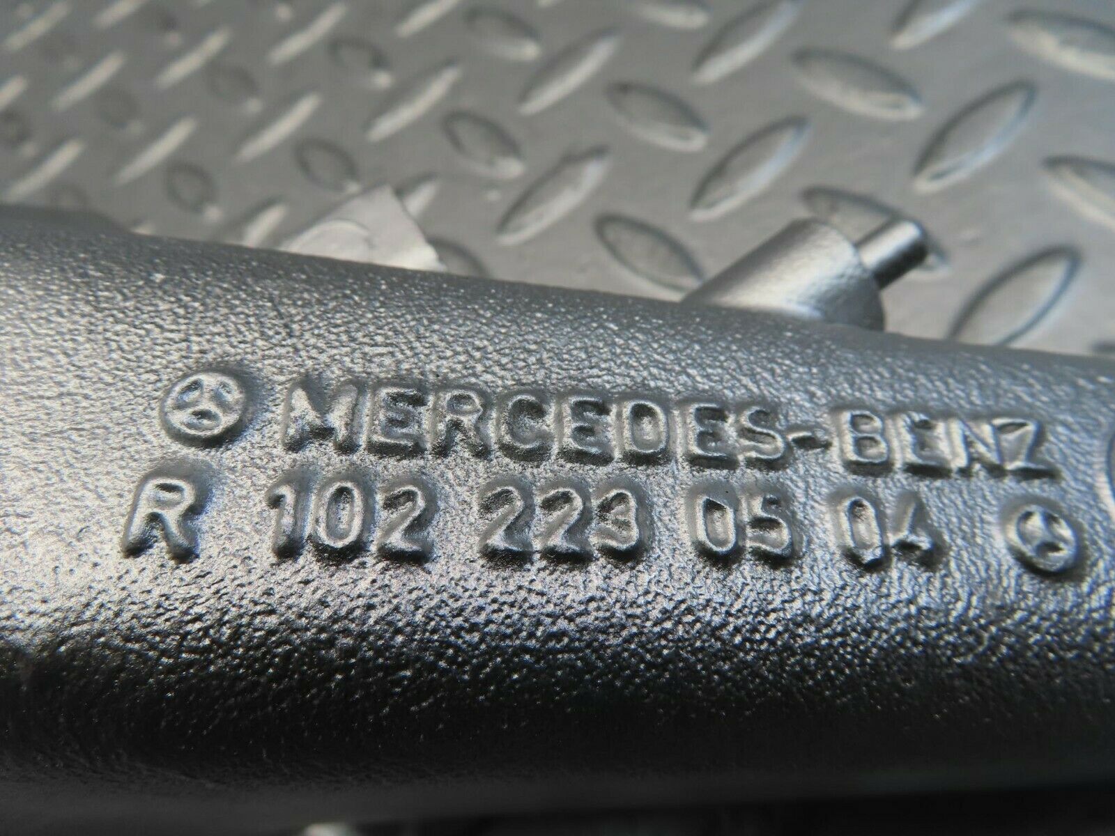 11474 Mercedes-Benz C123 230CE Coupe Engine Mount Bracket Left Side 1022230504