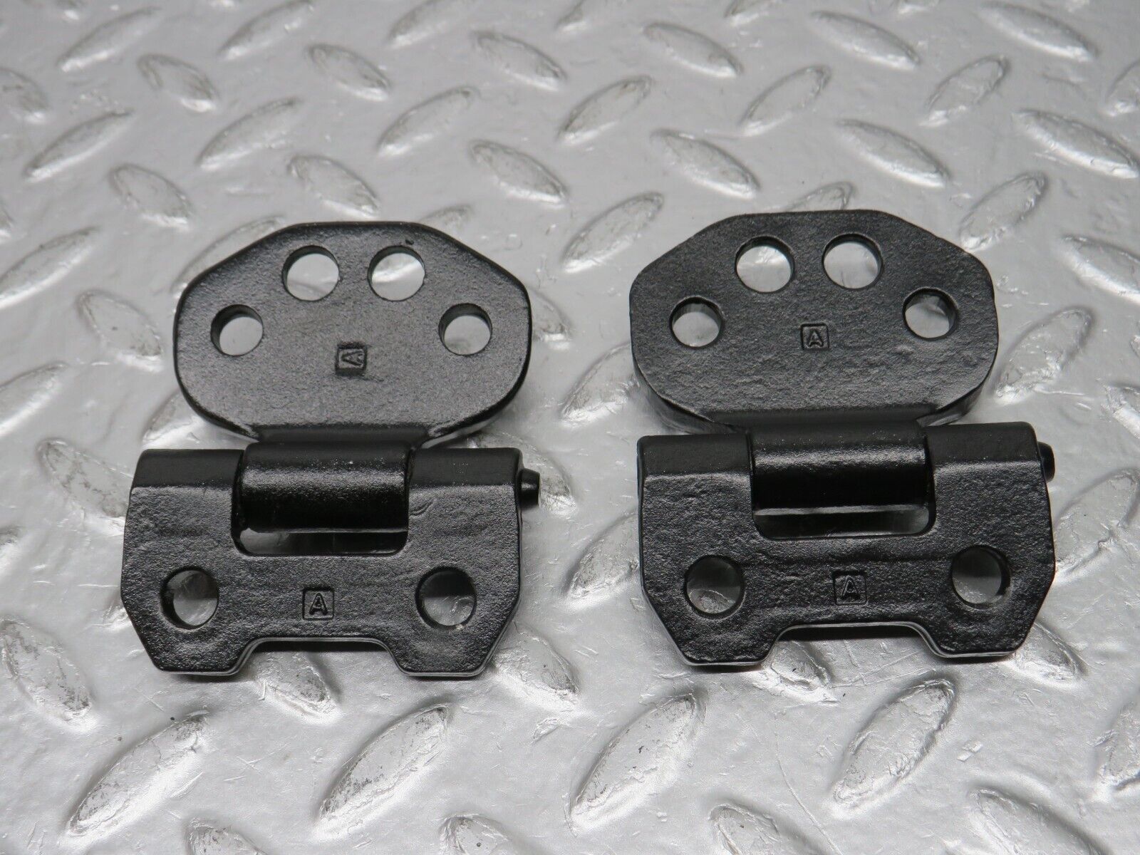 32558 Mercedes-Benz S124 300TE Wagon Door Hinge Left Side