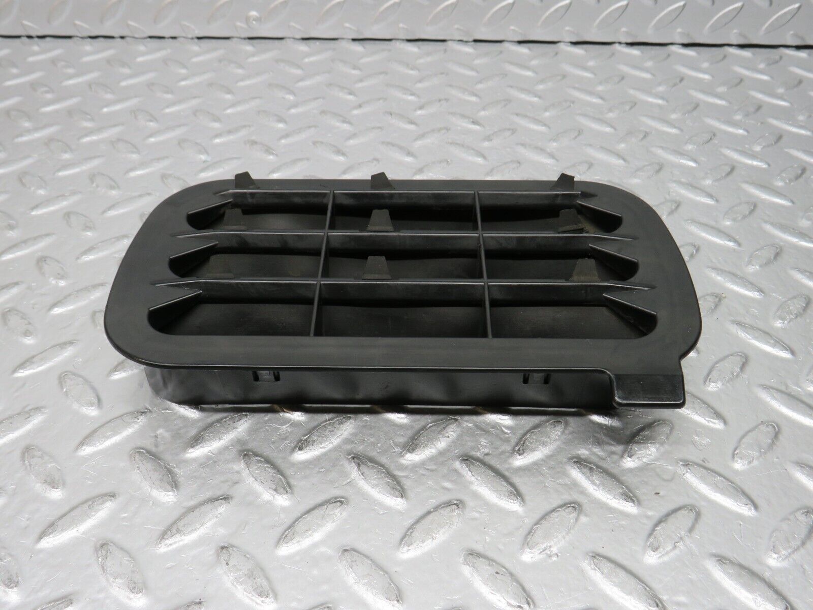 31389 Mercedes-Benz S124 220TE Wagon Air Intake Vent 1248370230 1248370242