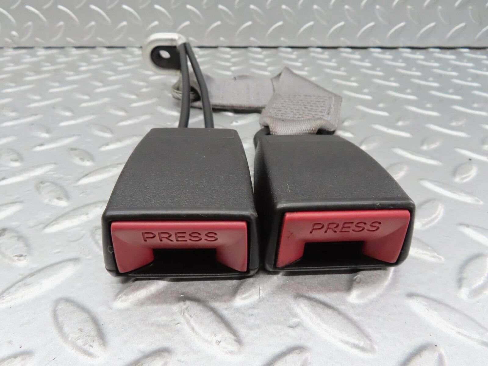 15163 Mercedes-Benz W140 S320 Rear Seat Belt Centre Buckle 1408600269