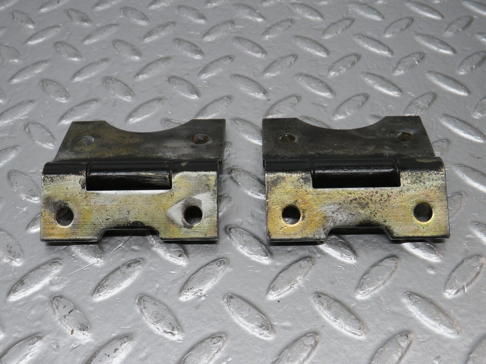 34321 Mercedes-Benz C126 380SEC Coupe Door Hinge Pair 1237200037