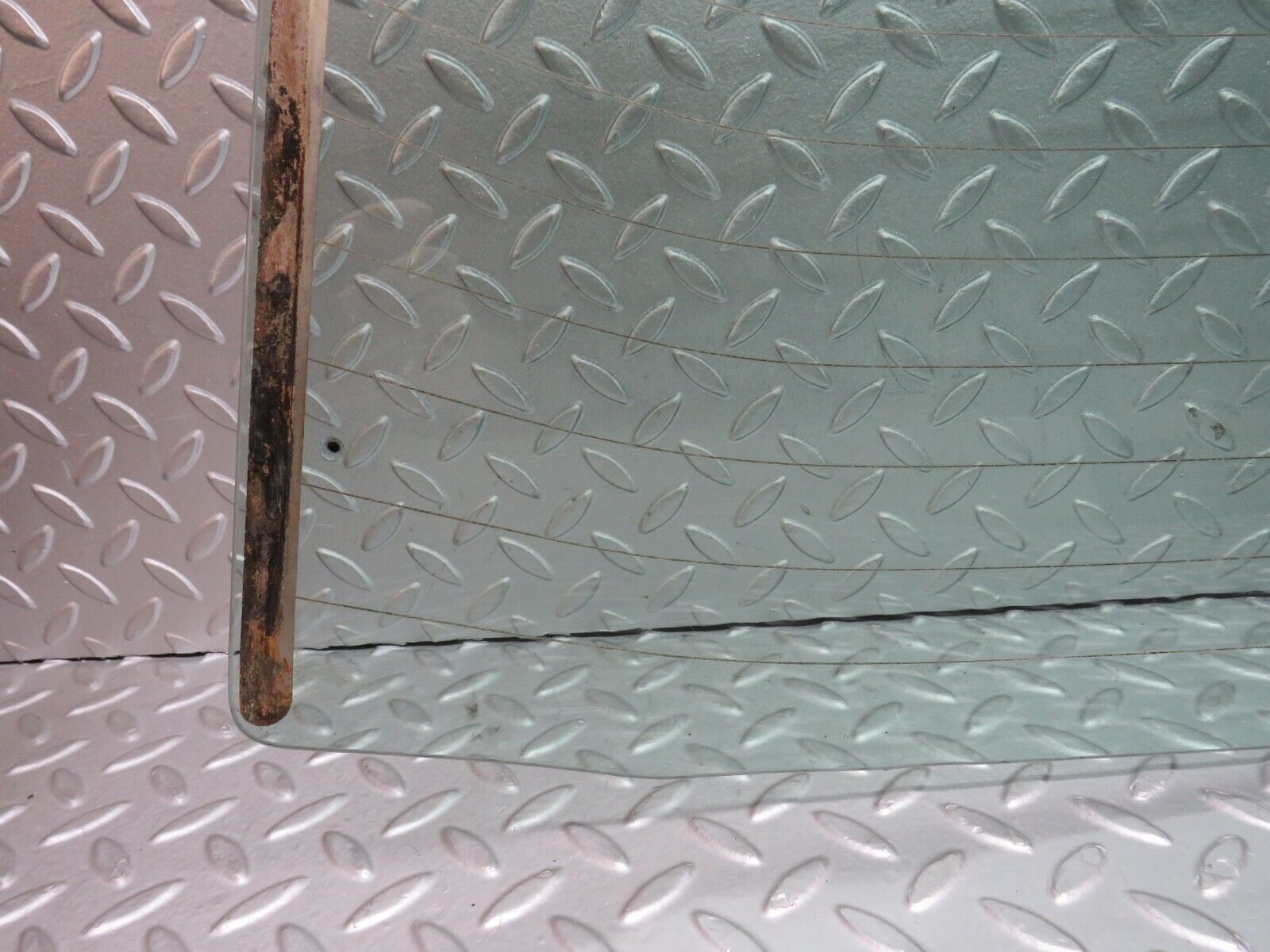 39073 Mercedes-Benz W201 190E 2.6L Rear Heated Windscreen Glass