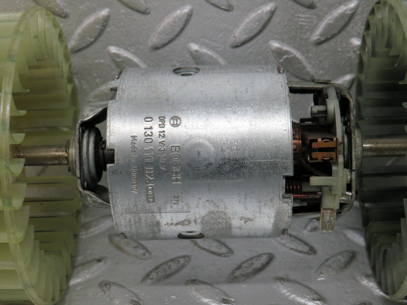 38468 Mercedes-Benz R129 280SL Coupe Heater Blower Motor Bosch 0130111023