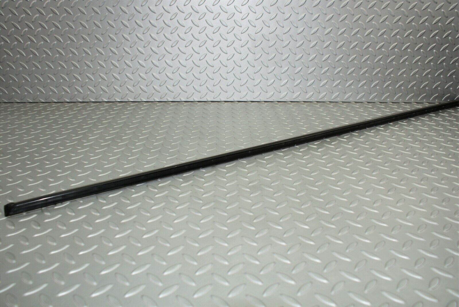 2946 Mercedes-Benz C123 280CE Coupe Left Door Centre Moulding Trim