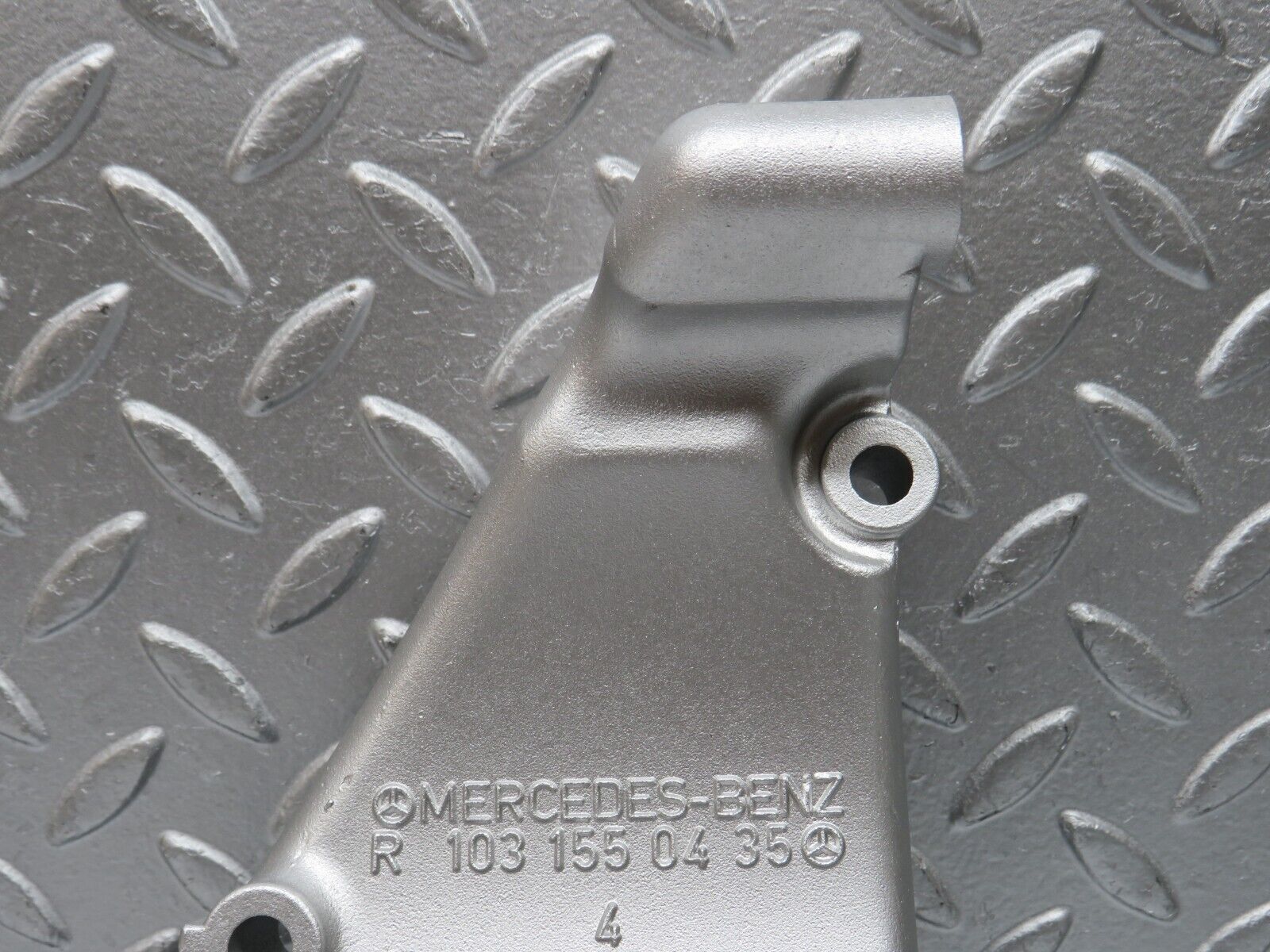 32663 Mercedes-Benz S124 300TE Wagon Alternator Generator Bracket 1031550435