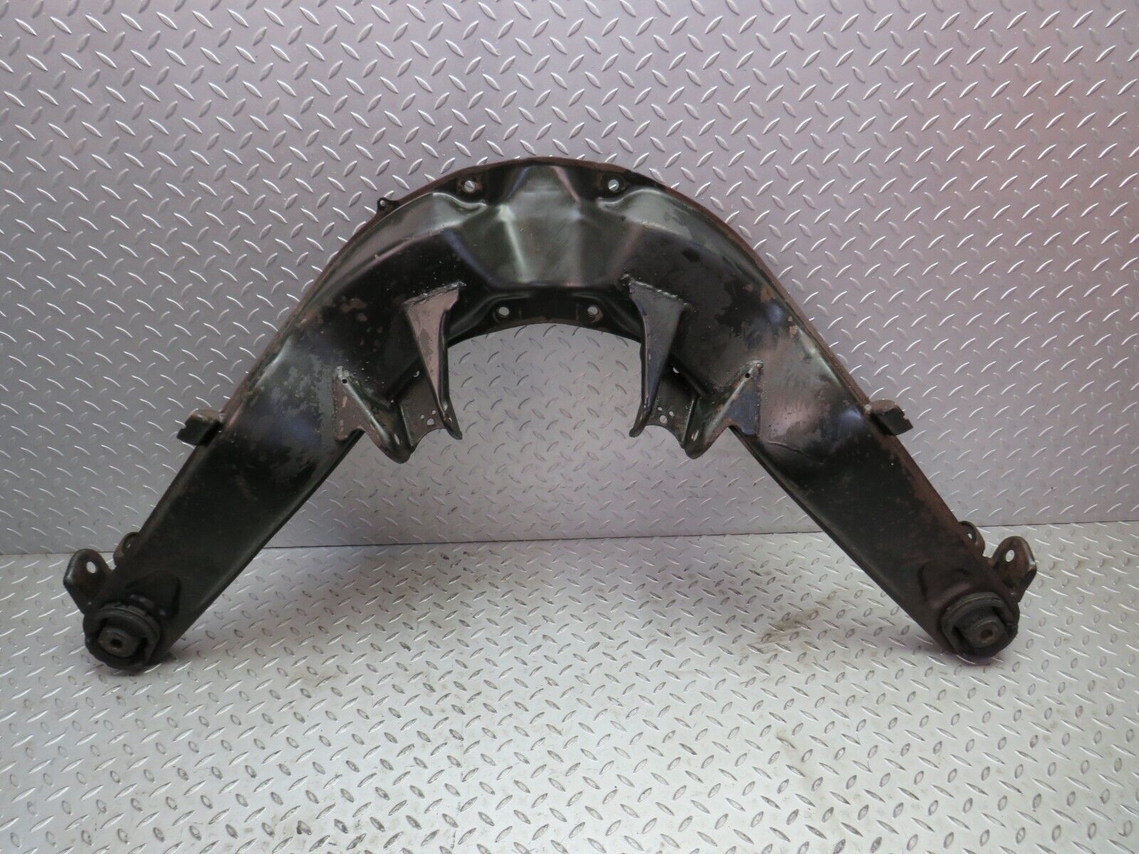 5524 Mercedes-Benz W114 280CE Coupe Rear Subframe Axle Carrier