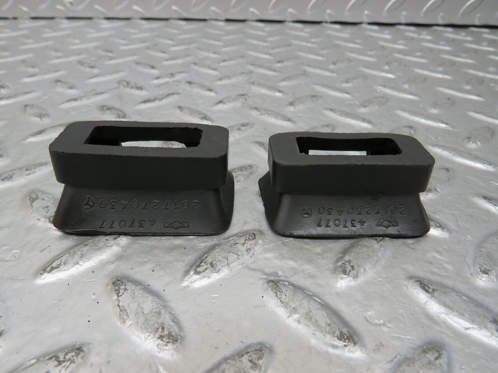 26499 Mercedes-Benz C124 220CE Door Check Strap Rubber Seal Pair 2017270430