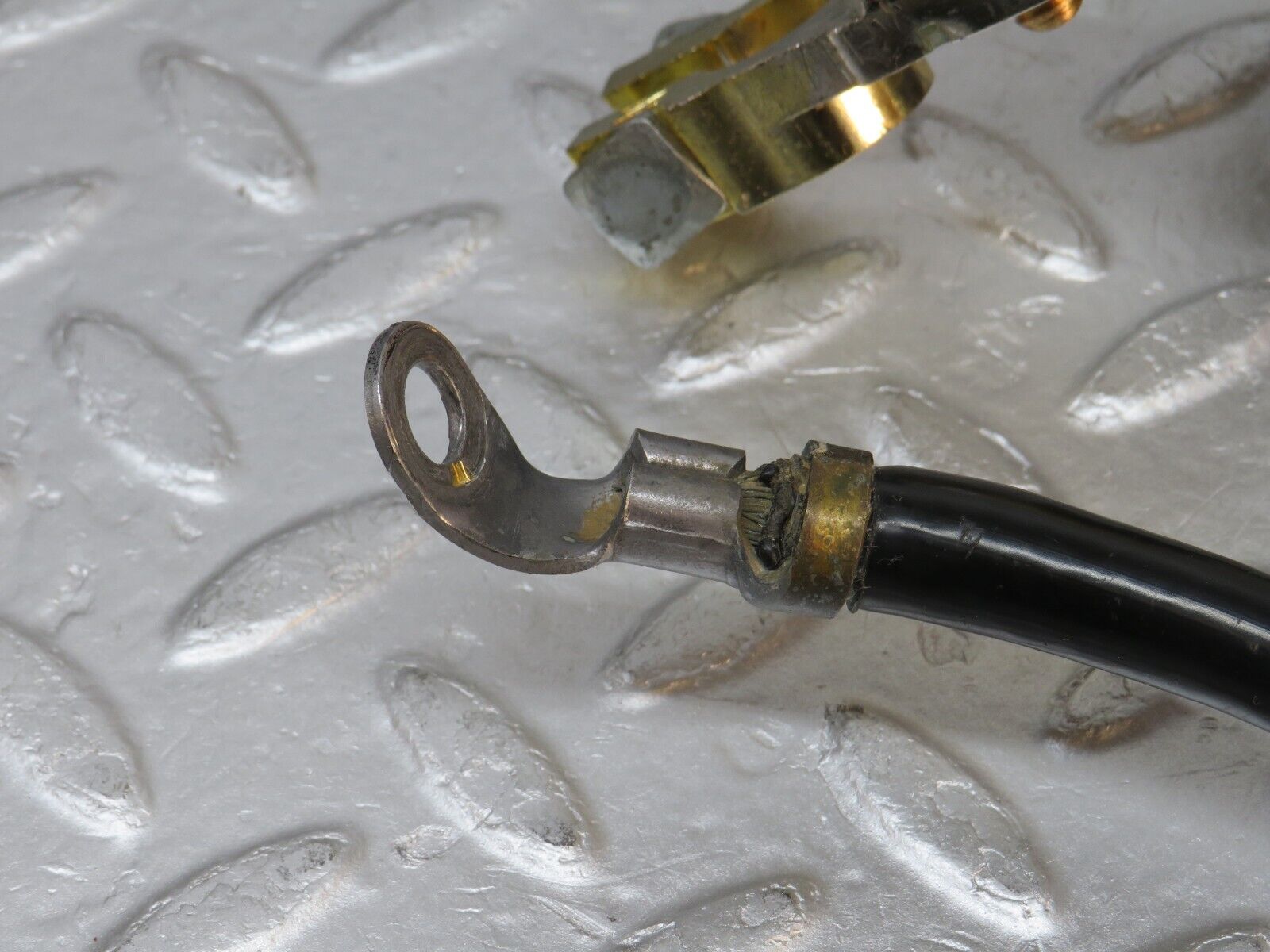 38255 Mercedes-Benz R129 280SL Coupe Battery Negative Cable Connector 1295400031