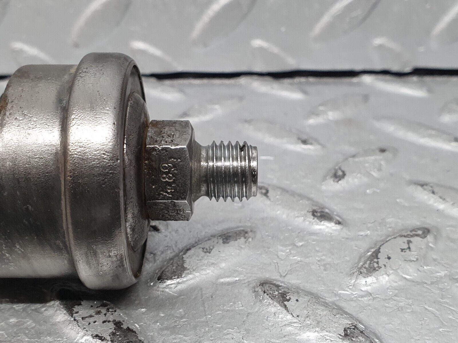 41267 Mercedes-Benz W126 300SE Oil Pressure Sensor