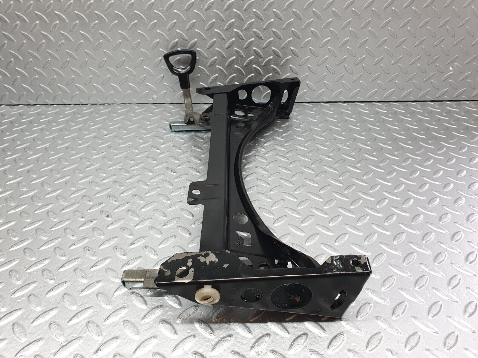 40805 Mercedes-Benz W123 300D Front Right Seat Sliding Mechanism