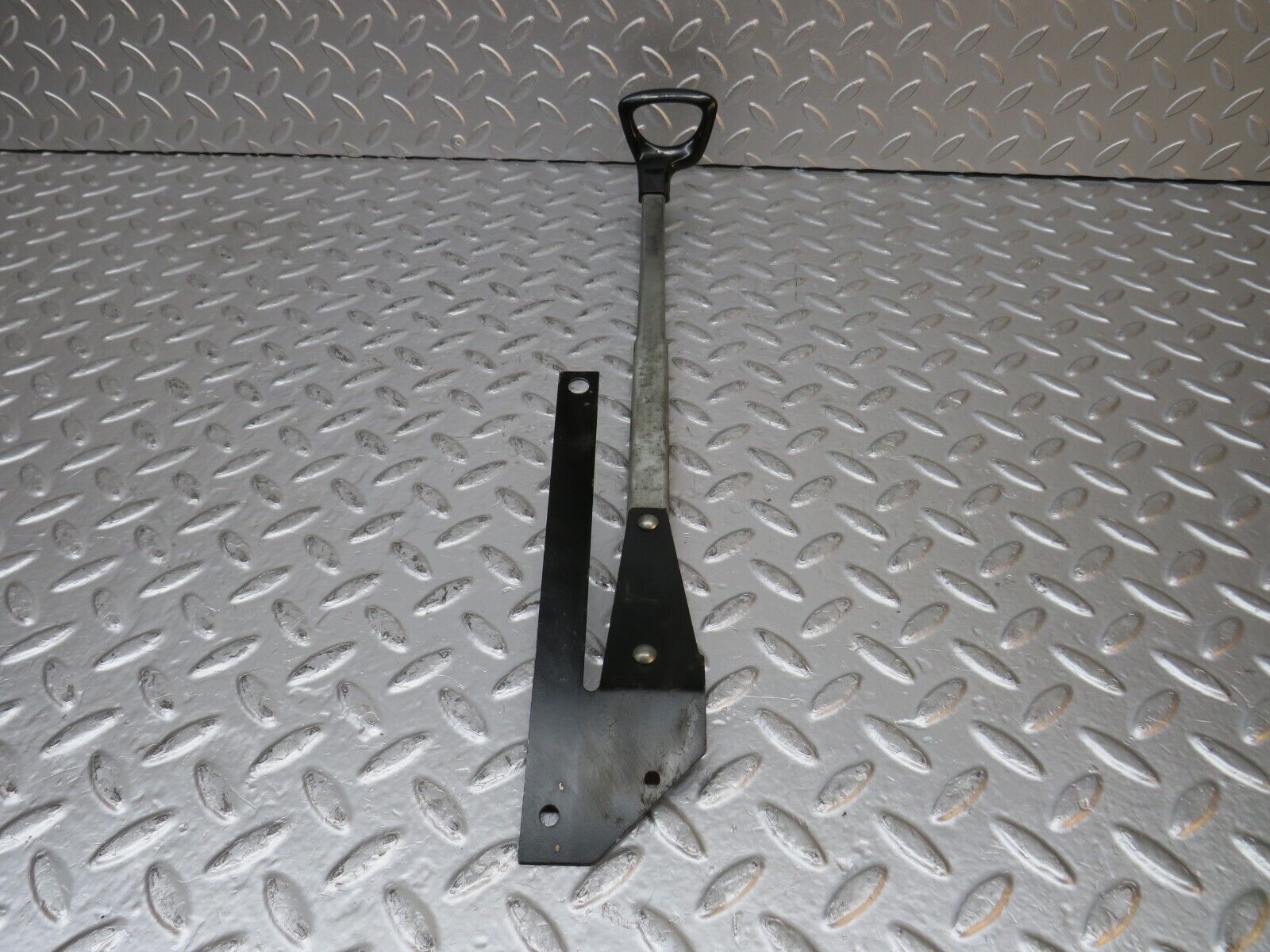 31174 Mercedes-Benz W123 230E Front Right Seat Sliding Adjust Handle