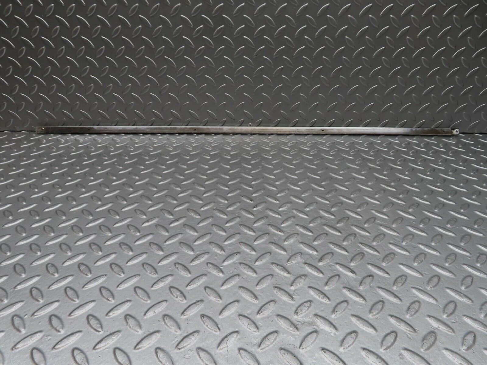 12942 Mercedes-Benz W111 220SE Front Right Door Centre Moulding Trim