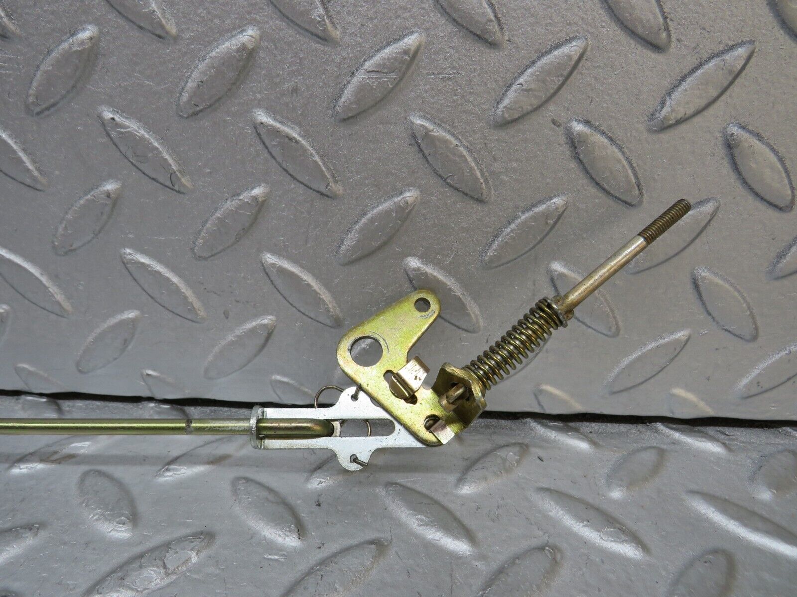 37292 Mercedes-Benz W109 300SEL Rear Right Door Lock Vacuum Actuator