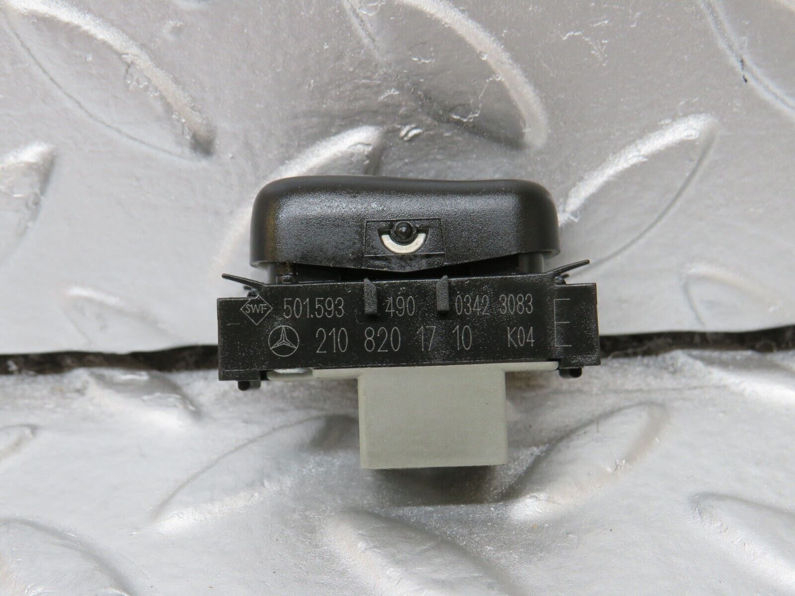 34961 Mercedes-Benz W210 320E Towing Alarm Switch 2108201710