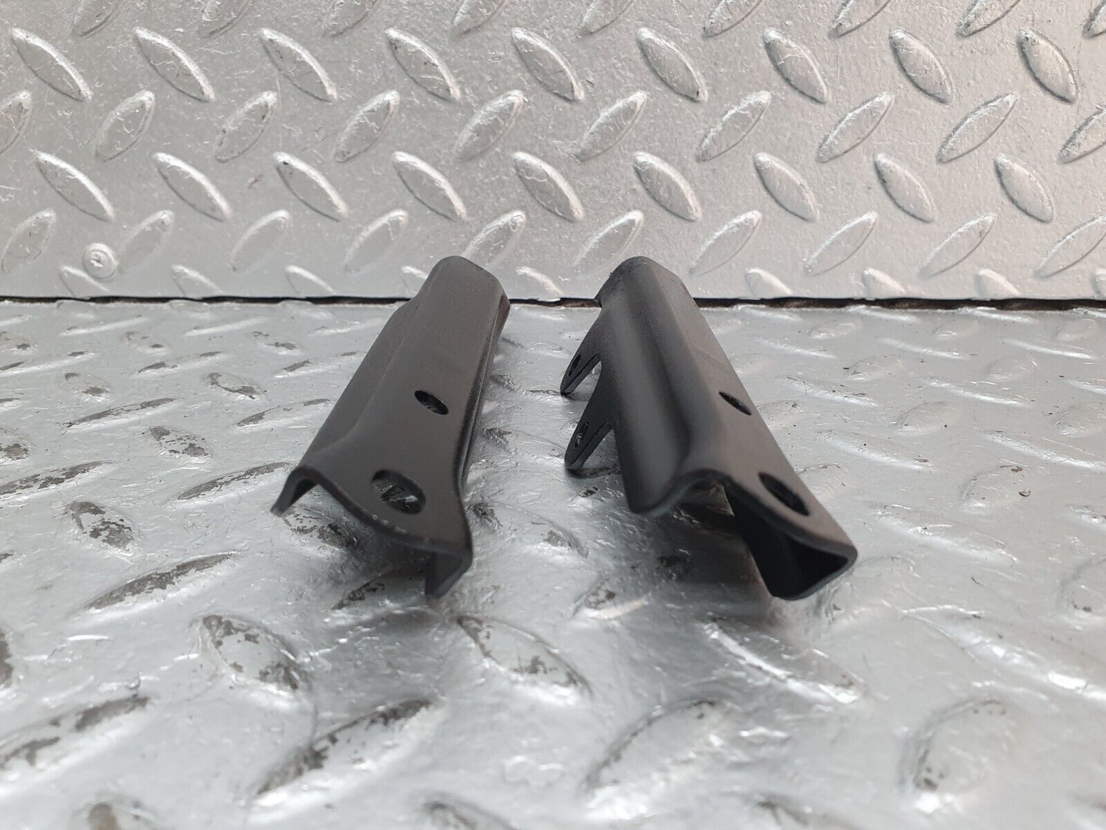 41236 Mercedes-Benz W126 300SE Air Intake Manifold Bracket