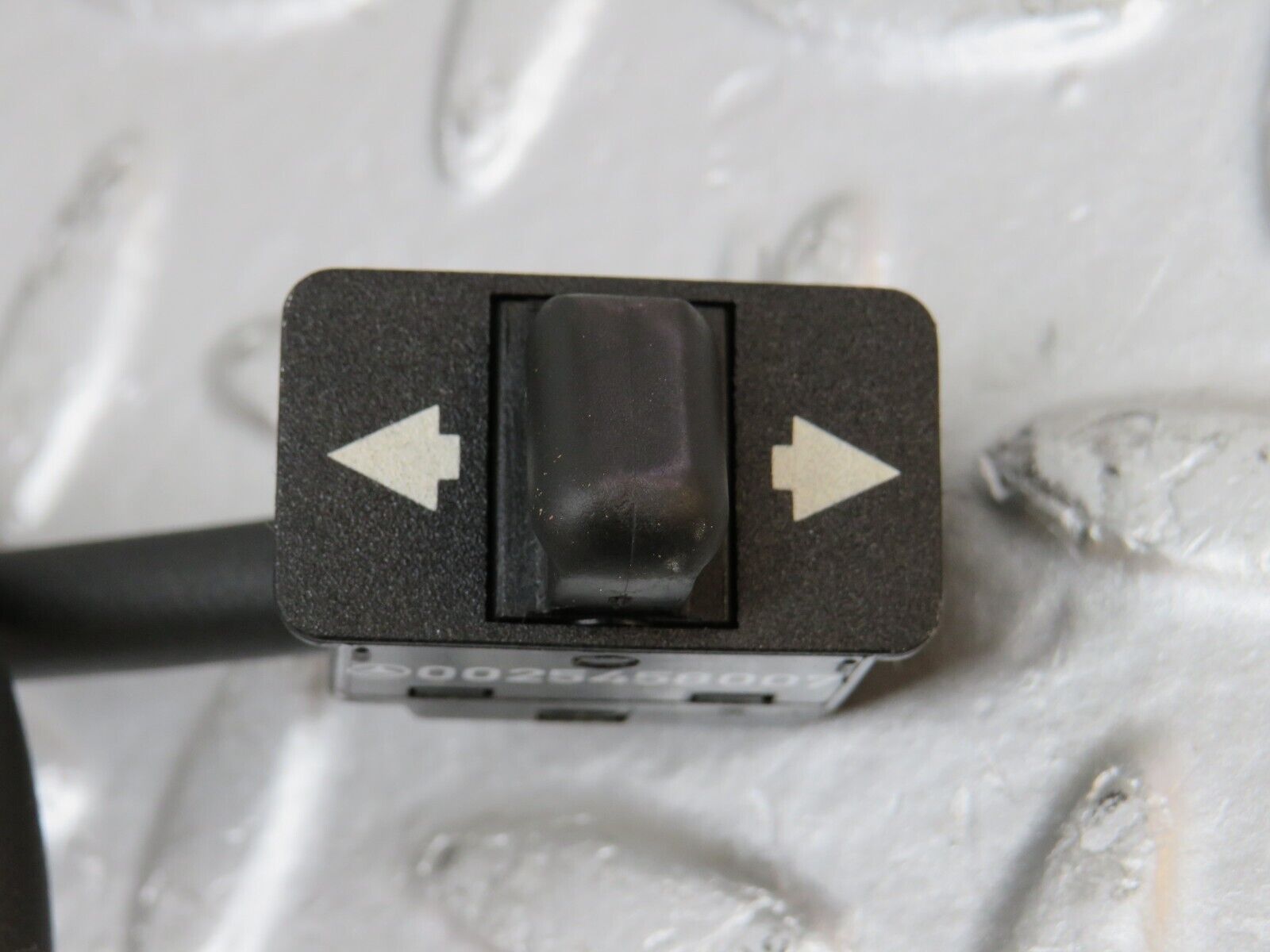 37978 Mercedes-Benz A124 320E Cabriolet Steering Column Adjustment Switch 0025458007