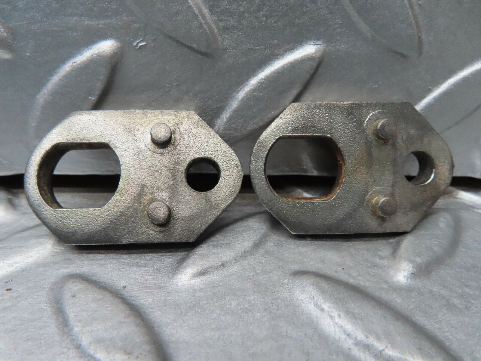 16744 Mercedes-Benz C107 380SLC Fuel Injector Bracket Pair