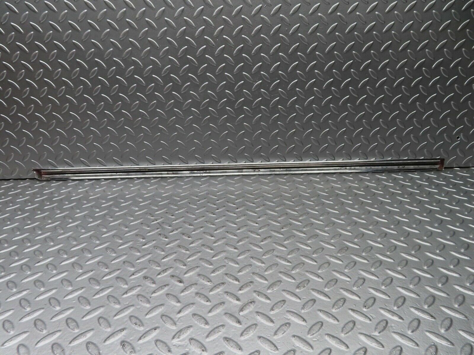 20957 Mercedes-Benz W114 250CE Coupe Left Door Chrome Moulding Trim