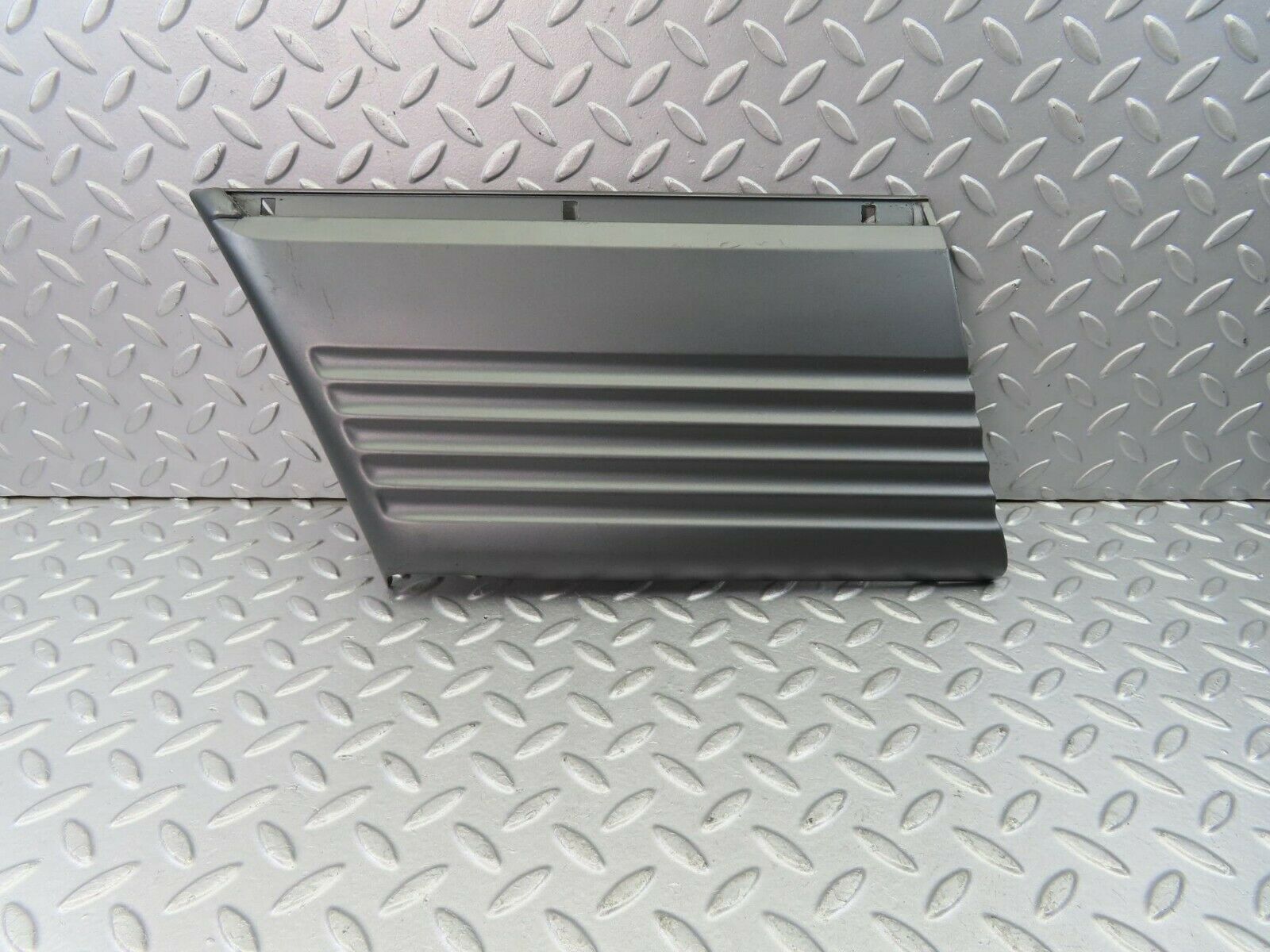 9072 Mercedes-Benz W126 Front Left Fender Wing Moulding Trim 1266902140