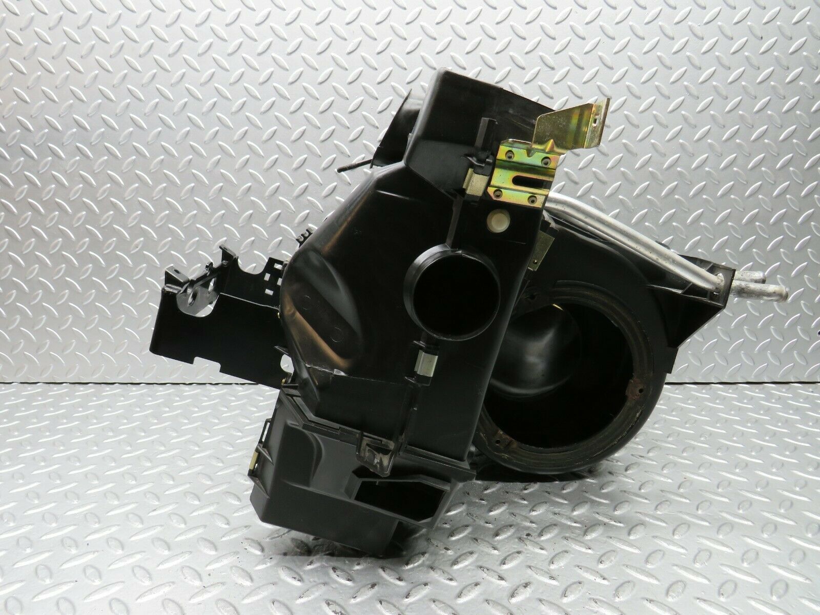 22126 Mercedes-Benz S123 280TE Heater Box Blower Housing Bosch 1238300508