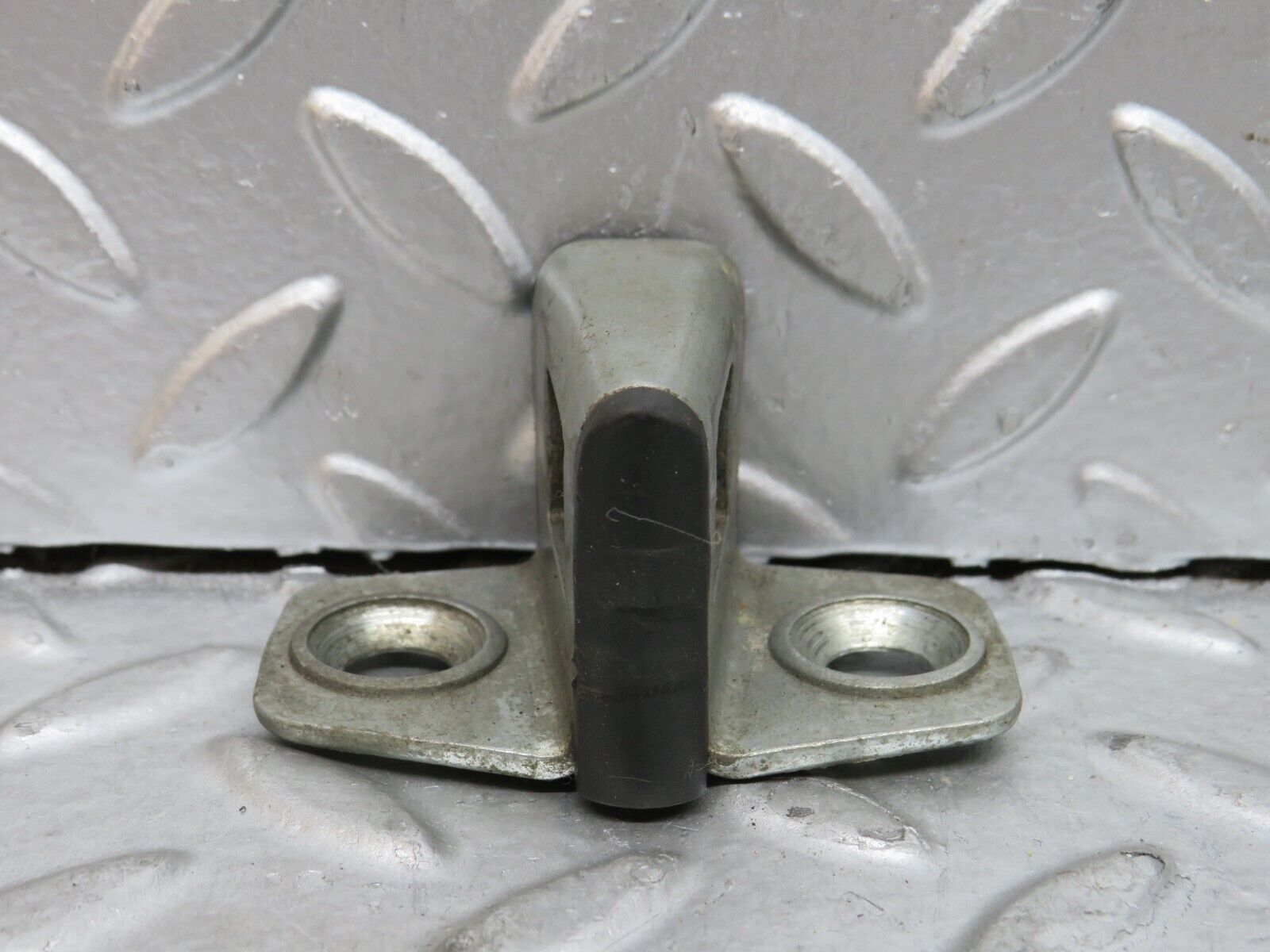 29122 Mercedes-Benz C124 320CE Coupe Door Lock Latch