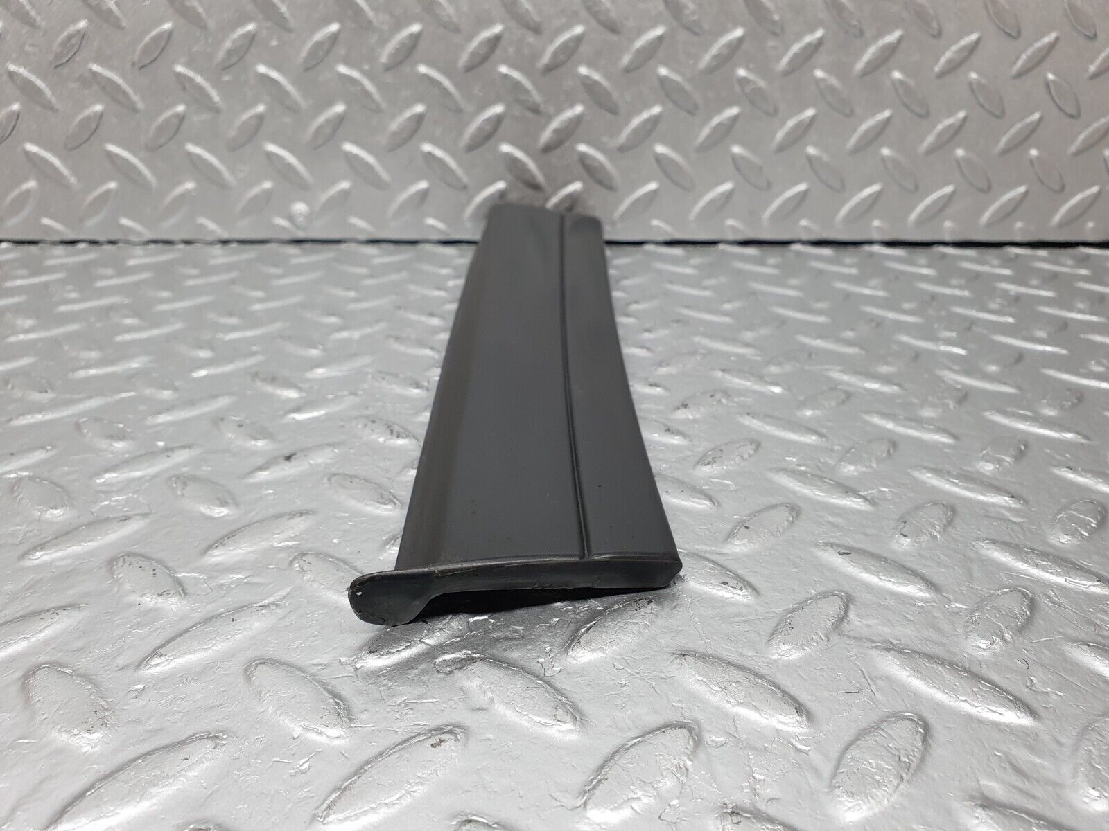 41424 Mercedes-Benz W124 200E Front Left Fender Wing Lower Moulding Trim