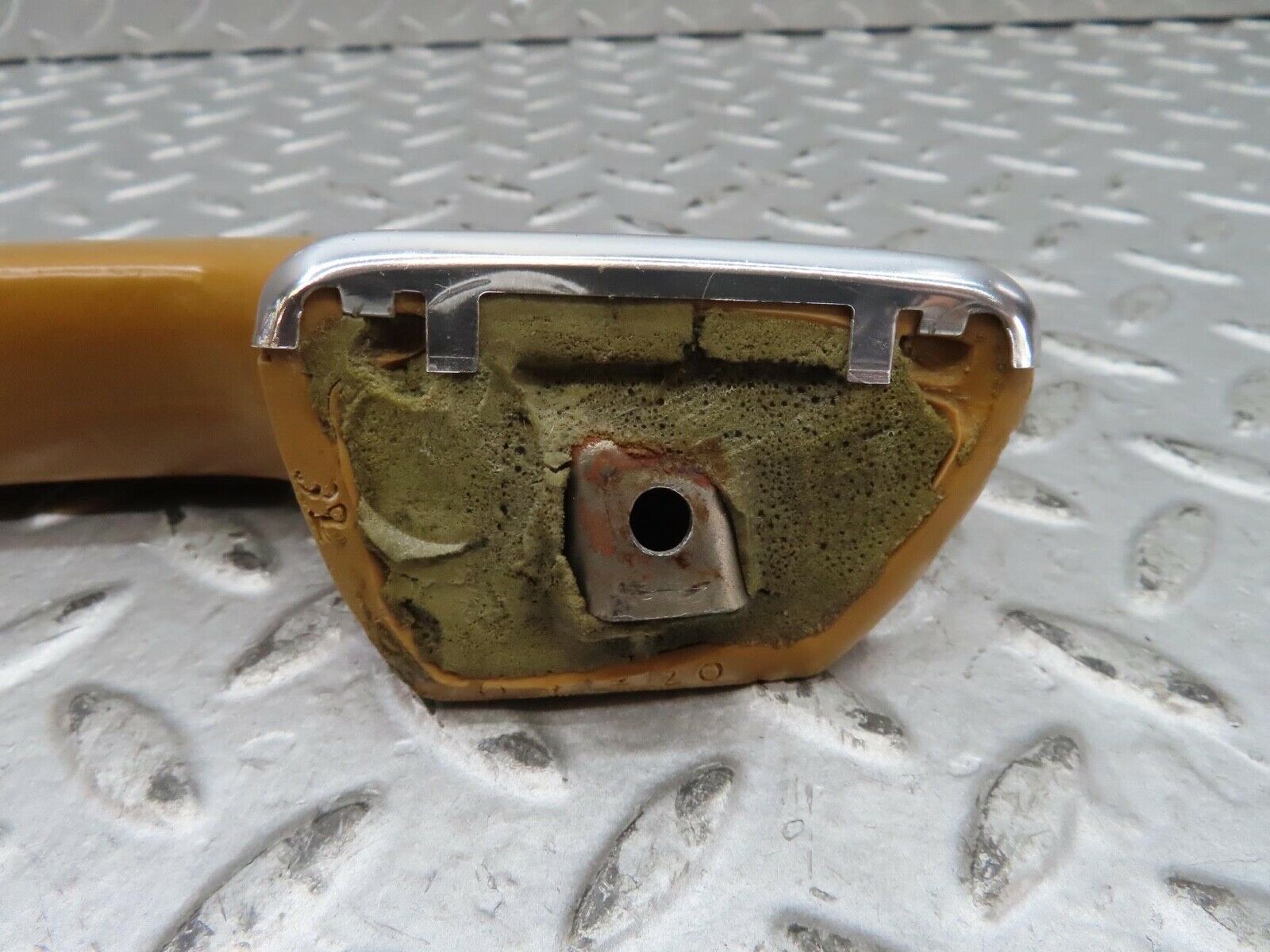 15844 Mercedes-Benz W123 280E Right Interior Door Handle Beige 1239702001