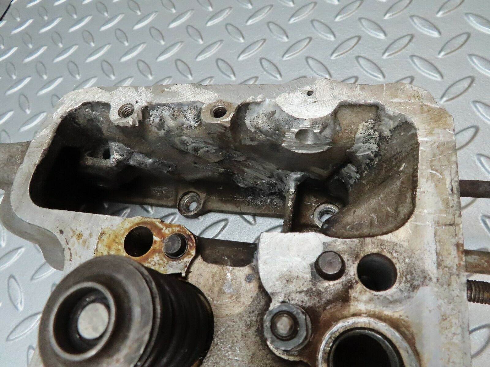 3676 Mercedes-Benz W108 280SE Cylinder Head 1300160001