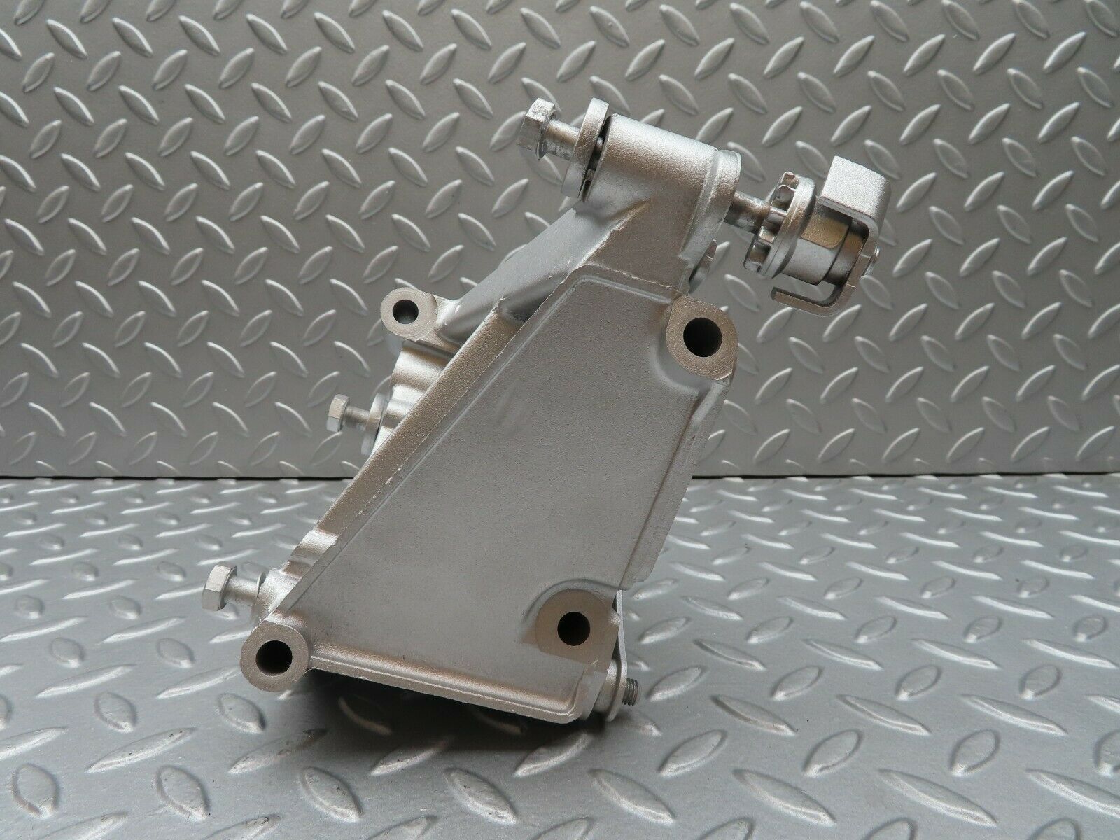 3892 Mercedes-Benz S123 200T Wagon Power Steering Pump Bracket 1234660241