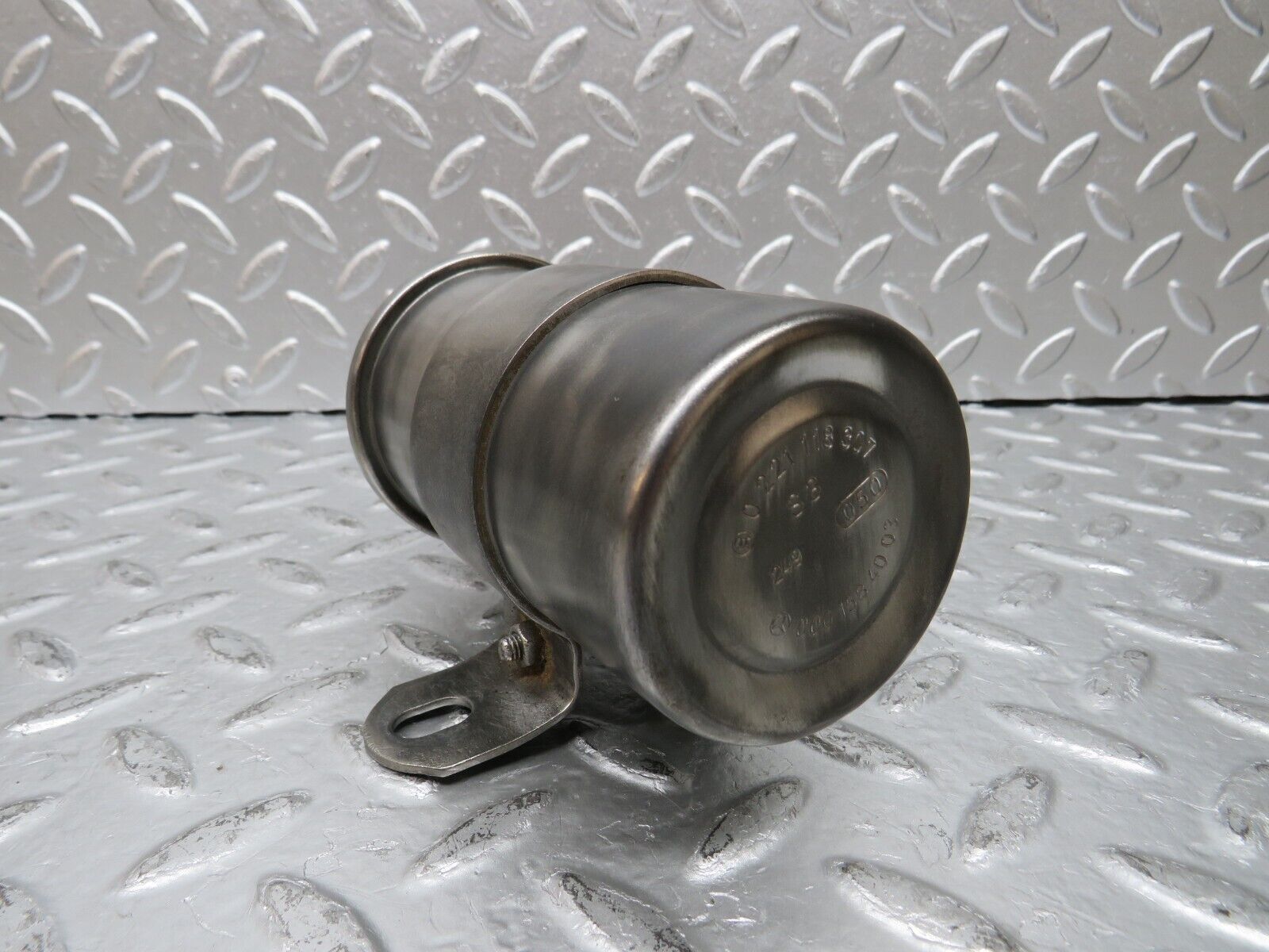 29730 Mercedes-Benz W123 230E Ignition Coil Bosch 0001584003 0221118307